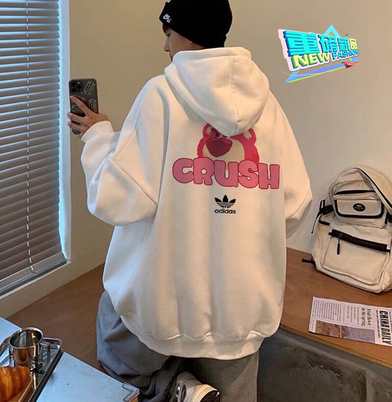 💰205
Adidas Original 三叶草迪士尼草莓熊联名 LOTSO 阿迪达斯 宽松休闲连帽卫衣 男女同款 情侣款
💡:帽绳如不喜欢,可自行抽出拆卸,廓形帽衫玩转不同穿法。
设计灵感:
草莓熊大图案,萌化少女心。
色彩明艳,抢眼吸睛。
简约版型,百搭出彩,内搭外穿均可。
面料工艺:
1.甄选320g新氧棉面料,触感细腻柔滑,吸湿透气,柔软自带支撑感。
2.弹力罗纹收口,后领保形织带,有效防止肩部坍塌和变形。
4.显瘦双肩线领口,贴肤面透气舒适。
5.下摆双排车缝线做工精细,缝合自然,公正有序。
6.双层帽子,厚实硬挺不软塌。
尺码数据:
M【170cm】:衣长70/胸围112/(适合130斤以内)
L【175cm】:衣长73/胸围118/(适合160斤以内)
XL【180cm】:衣长75/胸围124/(适合190斤以内)
注意⚠️:
落肩袖设计,版型偏大。
平时穿着效果偏合身的朋友建议选择小一个码数。