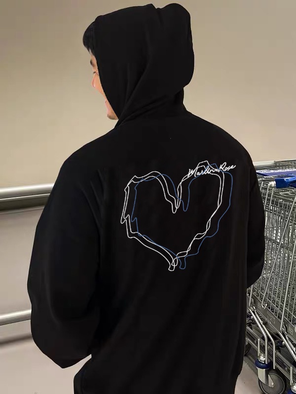 💰205
NIKE 耐克 线条心型图案 撞色 宽松休闲连帽卫衣 男女同款 情侣款
💡:帽绳如不喜欢,可自行抽出拆卸,廓形帽衫玩转不同穿法。
设计灵感:
简约与个性碰撞,这件耐克堪称潮流典范。
正面经典勾形标志,低调诠释品牌风尚,无声诉说着运动与时尚的融合。
转身之间,后背线条勾勒的心形图案,搭配独特文字,为整体注入浪漫与不羁。
它是日常出街的绝佳拍档,无论是搭配随性破洞牛仔裤,还是简约运动长裤,都能轻松营造街头潮流感。
面料工艺:
1.甄选320g新氧棉面料,触感细腻柔滑,吸湿透气,柔软自带支撑感。
2.弹力罗纹收口,后领保形织带,有效防止肩部坍塌和变形。
4.显瘦双肩线领口,贴肤面透气舒适。
5.下摆双排车缝线做工精细,缝合自然,公正有序。
6.双层帽子,厚实硬挺不软塌。
尺码数据:
M【170cm】:衣长70/胸围112/(适合130斤以内)
L【175cm】:衣长73/胸围118/(适合160斤以内)
XL【180cm】:衣长75/胸围124/(适合190斤以内)
注意⚠️:
落肩袖设计,版型偏大。
平时穿着效果偏合身的朋友建议选择小一个码数。