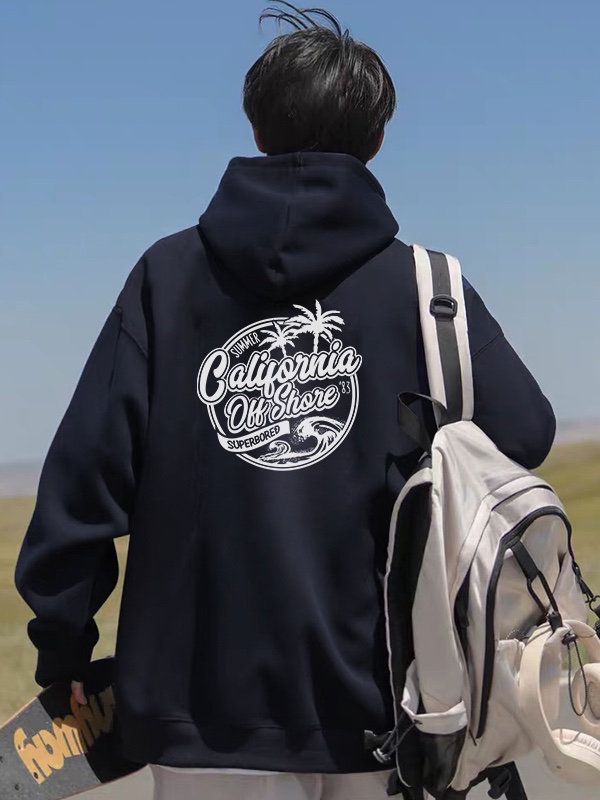 THE NORTH FACE 北面 椰树海边印花 宽松休闲连帽卫衣 男女同款 情侣款 💡:帽绳如不喜欢,可自行抽出拆卸,廓形帽衫玩转不同穿法. 设计灵感: 秋日必备限定款 满满的户外气息~椰树、沙滩、海边、冲浪🏄醒目大字母设计,给你不一样的视觉体验! 面料工艺: 1.甄选320g新氧棉面料,触感细腻柔滑,吸湿透气,柔软自带支撑感. 2.弹力罗纹收口,后领保形织带,有效防止肩部坍塌和变形. 4.显瘦双肩线领口,贴肤面透气舒适. 5.下摆双排车缝线做工精细,缝合自然,公正有序. 6.双层帽子,厚实硬挺不软塌. 尺码数据: M【170cm】:衣长70/胸围112/(适合130斤以内) L【175cm】:衣长73/胸围118/(适合160斤以内) XL【180cm】:衣长75/胸围124/(适合190斤以内) 注意⚠️: 落肩袖设计,版型偏大. 平时穿着效果偏合身的朋友建议选择小一个码数.