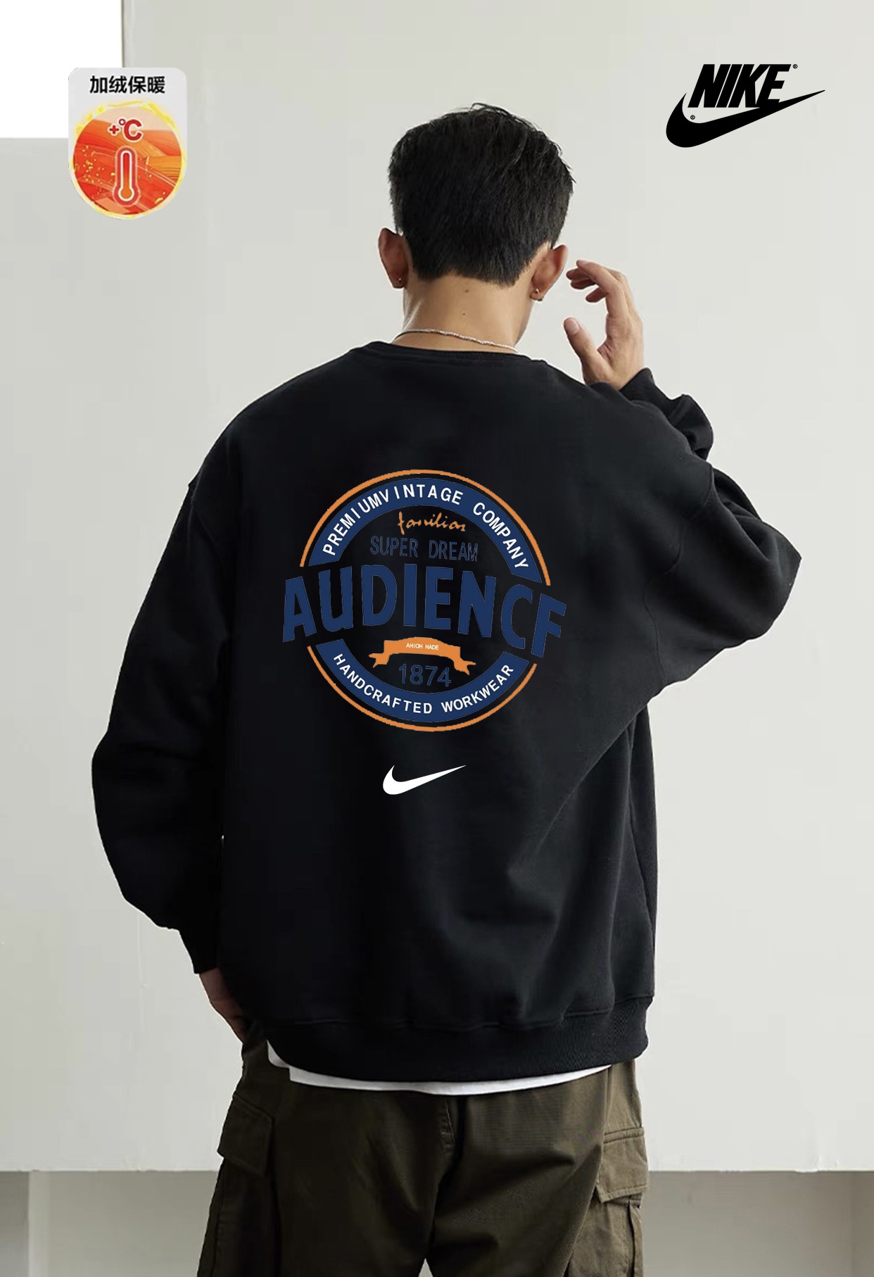 💰185
NIKE 耐克 1874复古 加绒保暖圆领卫衣 男女同款 

采用原版定制420g轻氧棉面料 内里超重磅设定 银狐绒加绒内里 索温蓄热 不惧寒冷
搭配原版320g 2x2螺纹 高密拼接不易变形。
原版领标 吊牌 一应俱全 品质升级。

颜色：白 黑 灰
尺码：M L XL（尺码表图9）

注：
落肩袖设计 版型偏大
平时穿衣习惯偏合身 建议选小一码