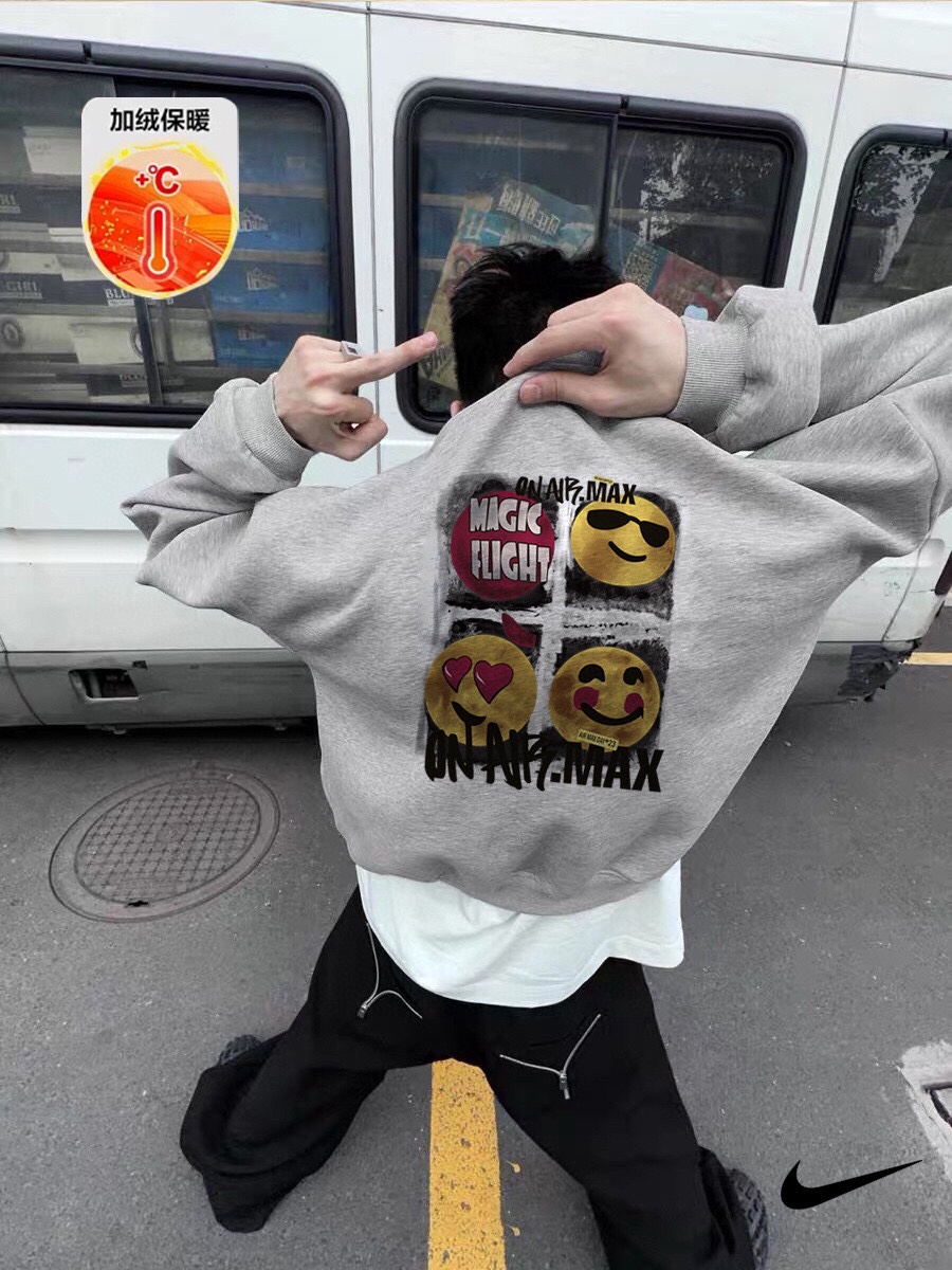 💰190
NIKE 耐克 表情包四宫格 涂鸦 趣味字母 加绒保暖圆领卫衣 男女同款
采用原版定制420g轻氧棉面料内里超重磅设定 银狐绒加绒内里 索温蓄热 不惧寒冷
搭配原版320g 2x2螺纹 高密拼接不易变形。
原版领标 吊牌 一应俱全 品质升级。
颜色:黑 麻灰
尺码:M L XL(尺码表图9)
注:
落肩袖设计 版型偏大
平时穿衣习惯偏合身 建议选小一码