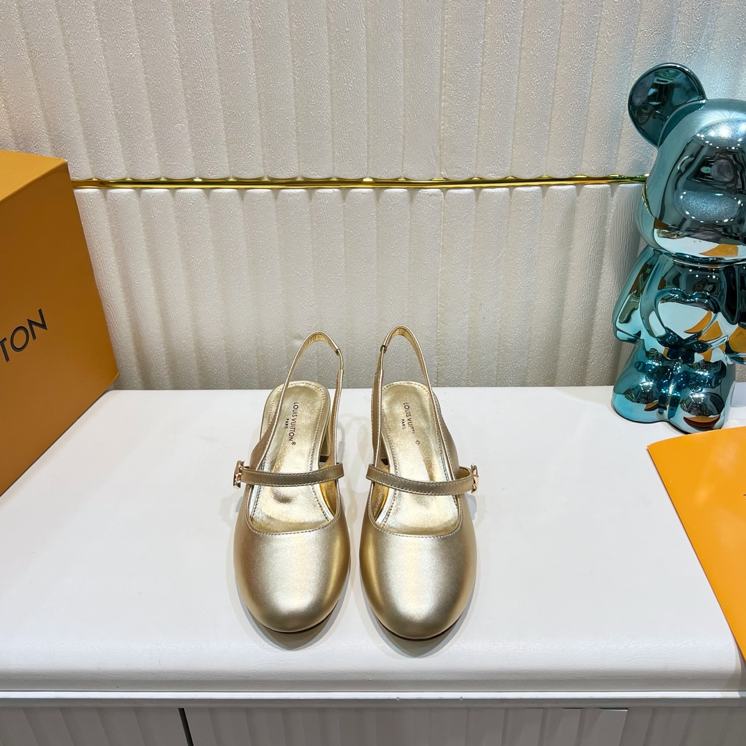 NO:259092,, LV latest catwalk series, high version, official website physical synchronization, original last, new element LV buckle, high-end material fabric classic presbyterian, denim, lambskin, patent leather, inner sheepskin, genuine leather sole, heel height 4cm, size 35-39, (34.40.41 custom made without return), sandals, louis vuitton, sandals, sheepskin, Leather soles19860909,LV最新走秀款系列,高版本,官网实体同步,原版楦型,新元素lv扣,高端材质面料经典老花,牛仔布,小羊皮,漆皮,内里羊皮,真皮大底,跟高4cm,码数35-39,（34.40.41定做不退换）,凉鞋,louis vuitton,sandals,sheepskin,Leather soles,Women's Shoes