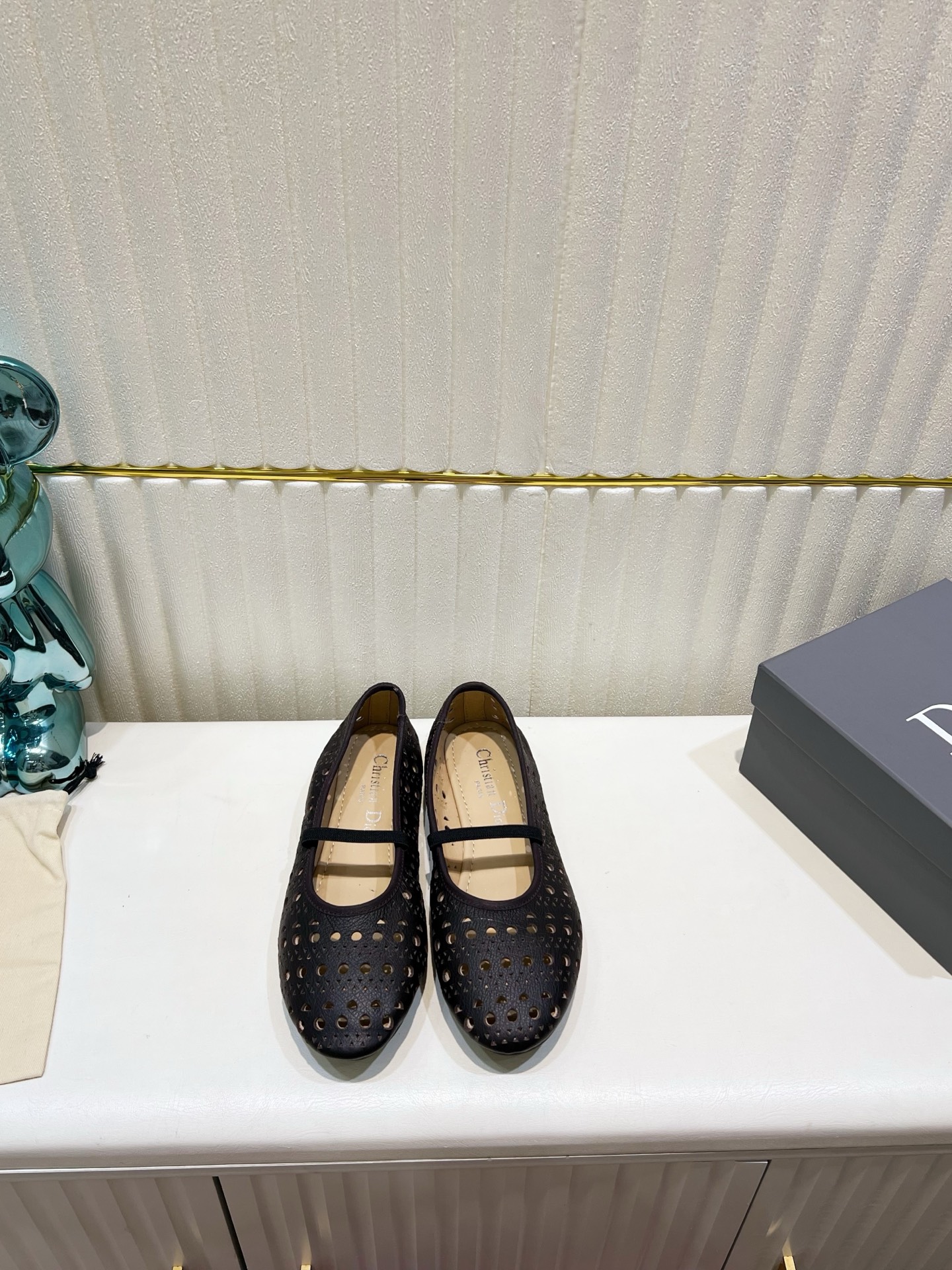 NO:629519,Dior ballet shoes, first-layer cowhide, digital punching technology. Full sheepskin lining. Anti-slip rubber outsole, soft and comfortable. Beautiful legs, dance shoes, driving shoes, casual and versatile, the most comfortable one for the feet, black, brown, orange, apricot, white, size 34-42, note 34, 41, 42 customized), ballet shoes, dior, cowhide, sheepskin19860909Dior芭蕾舞鞋,头层牛皮,数码冲孔工艺.内里全羊皮.防滑橡胶大底,柔软舒适.美腿利器,舞蹈鞋 开车鞋,休闲百搭款,上脚舒最服的一款,黑色 咖啡色 橙色 杏色 白色 ,34-42码,注34,41,42定做）,芭蕾舞鞋,dior,cowhide,sheepskin,Women's Shoes