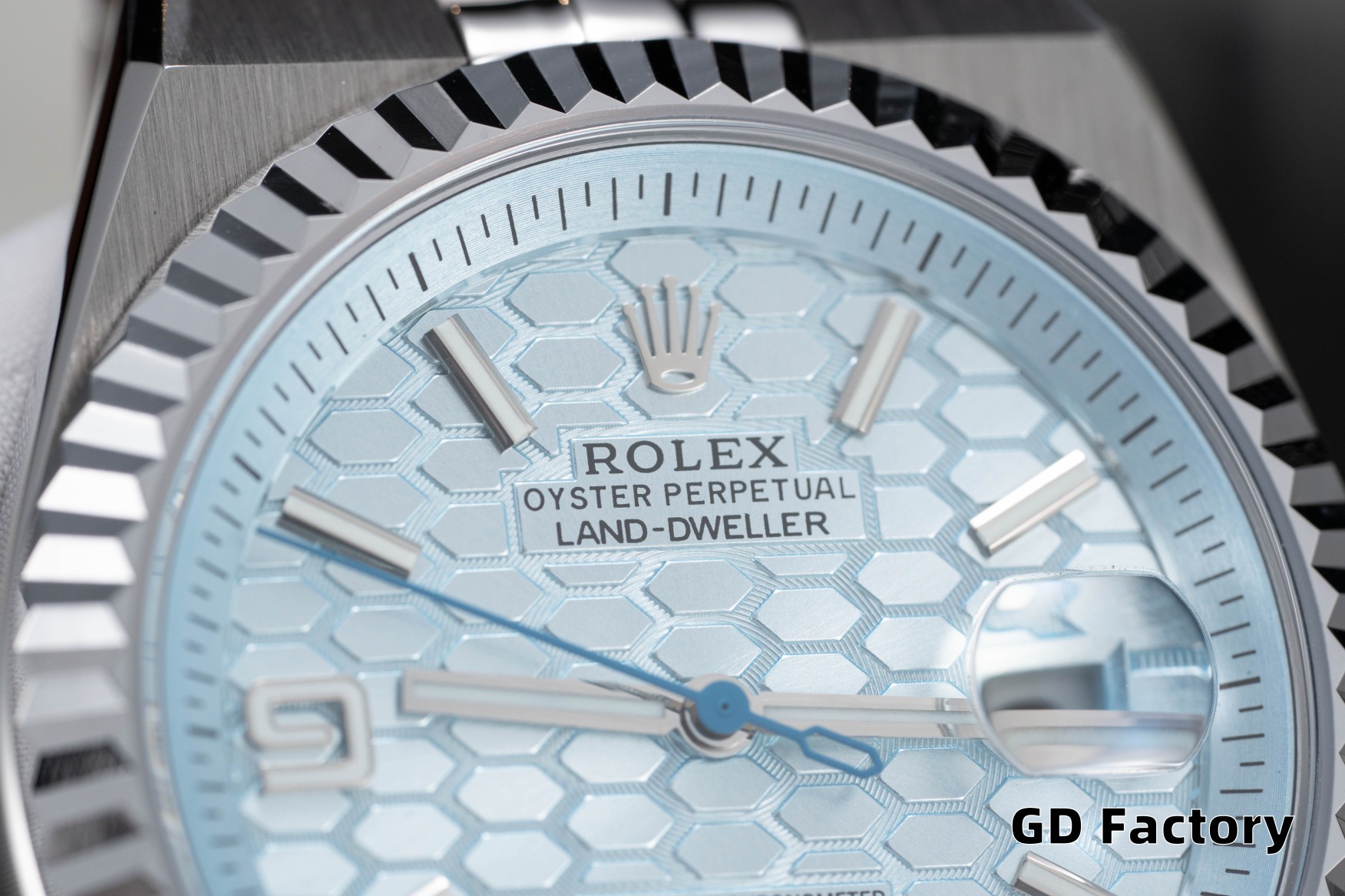 שעון Rolex Land-Dweller בצבע ביתי שניות מפאת במיוחד 4 a1753889558943 6853