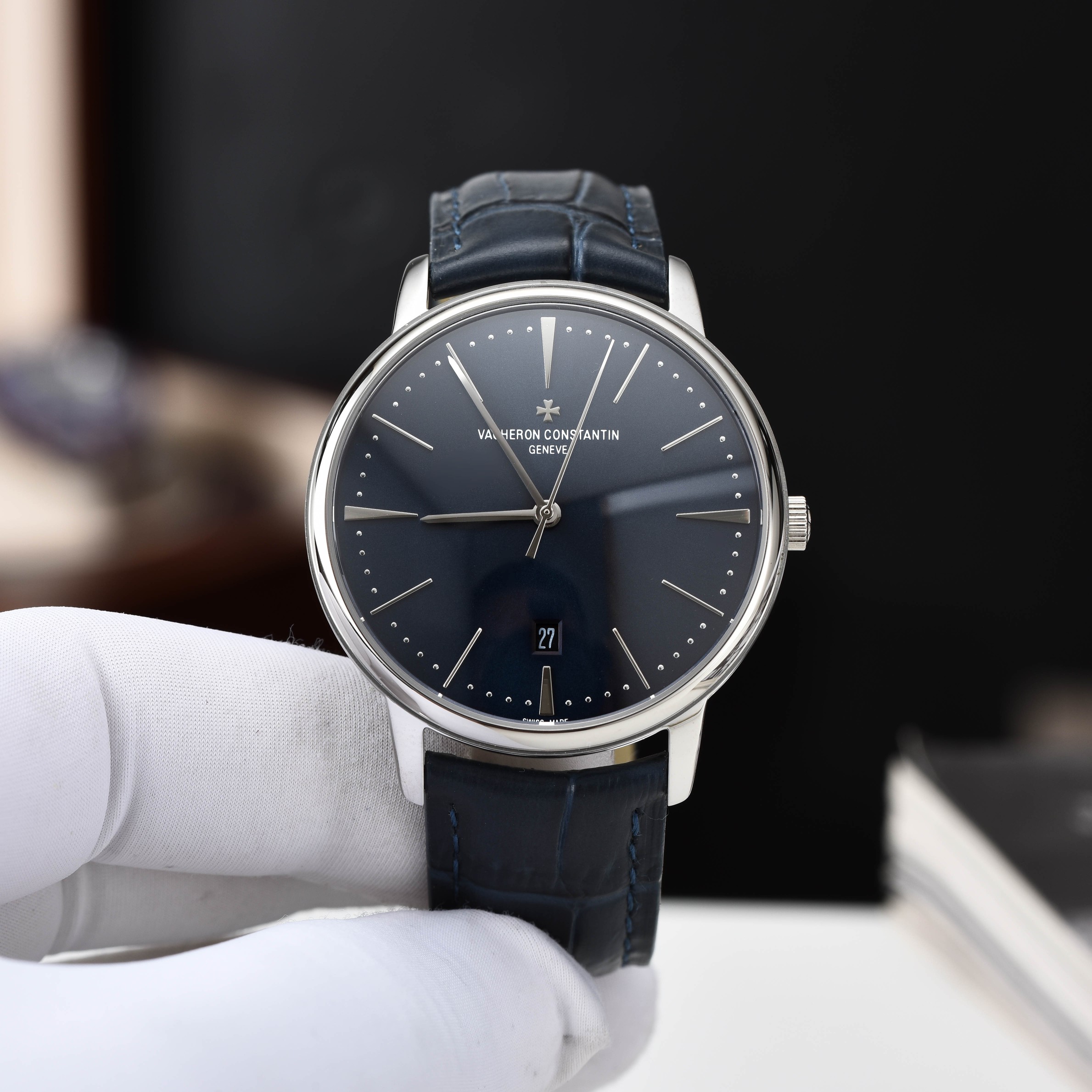 【启强同款，温文尔雅】GD品控，江诗丹顿（Vacheron Constantin)传承系列机械男表，高启强同款精湛来袭
【机芯】搭载GD厂惯用日本原装进口💯全新西铁城8215机械机芯，高价修正原装同步自动锤
【表壳】采用316精钢表壳，弧度优美，搭配双卜拱形蓝宝石锅盖玻璃，同时兼顾10.5mm的超薄壳身
【细节】原装一致的压弯弧形表针，双面纹路进口小牛皮表带，每一处细节都完美演绎GD对品质的极致追求
⚠️请认准GD品控独家品质