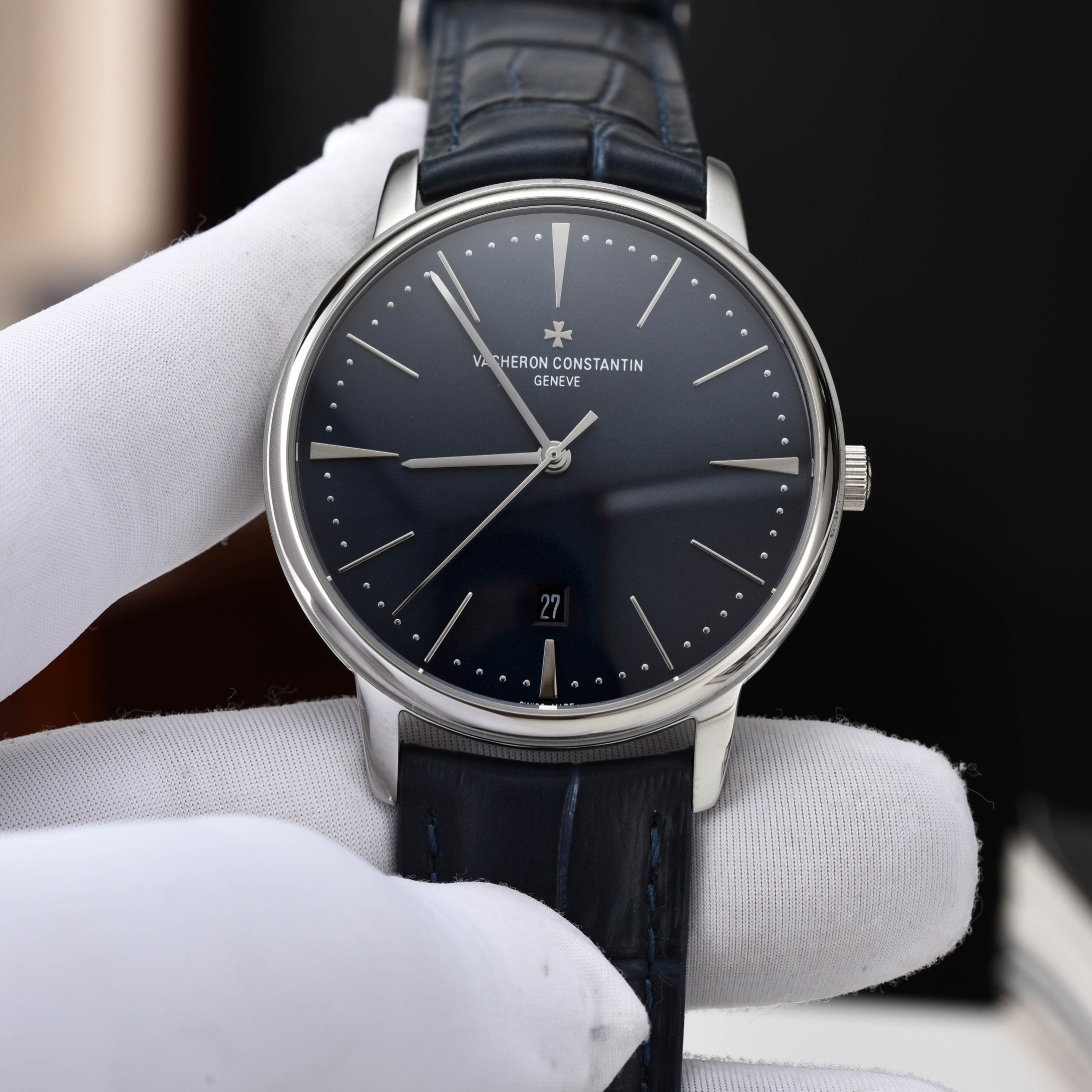 【启强同款，温文尔雅】GD品控，江诗丹顿（Vacheron Constantin)传承系列机械男表，高启强同款精湛来袭
【机芯】搭载GD厂惯用日本原装进口💯全新西铁城8215机械机芯，高价修正原装同步自动锤
【表壳】采用316精钢表壳，弧度优美，搭配双卜拱形蓝宝石锅盖玻璃，同时兼顾10.5mm的超薄壳身
【细节】原装一致的压弯弧形表针，双面纹路进口小牛皮表带，每一处细节都完美演绎GD对品质的极致追求
⚠️请认准GD品控独家品质