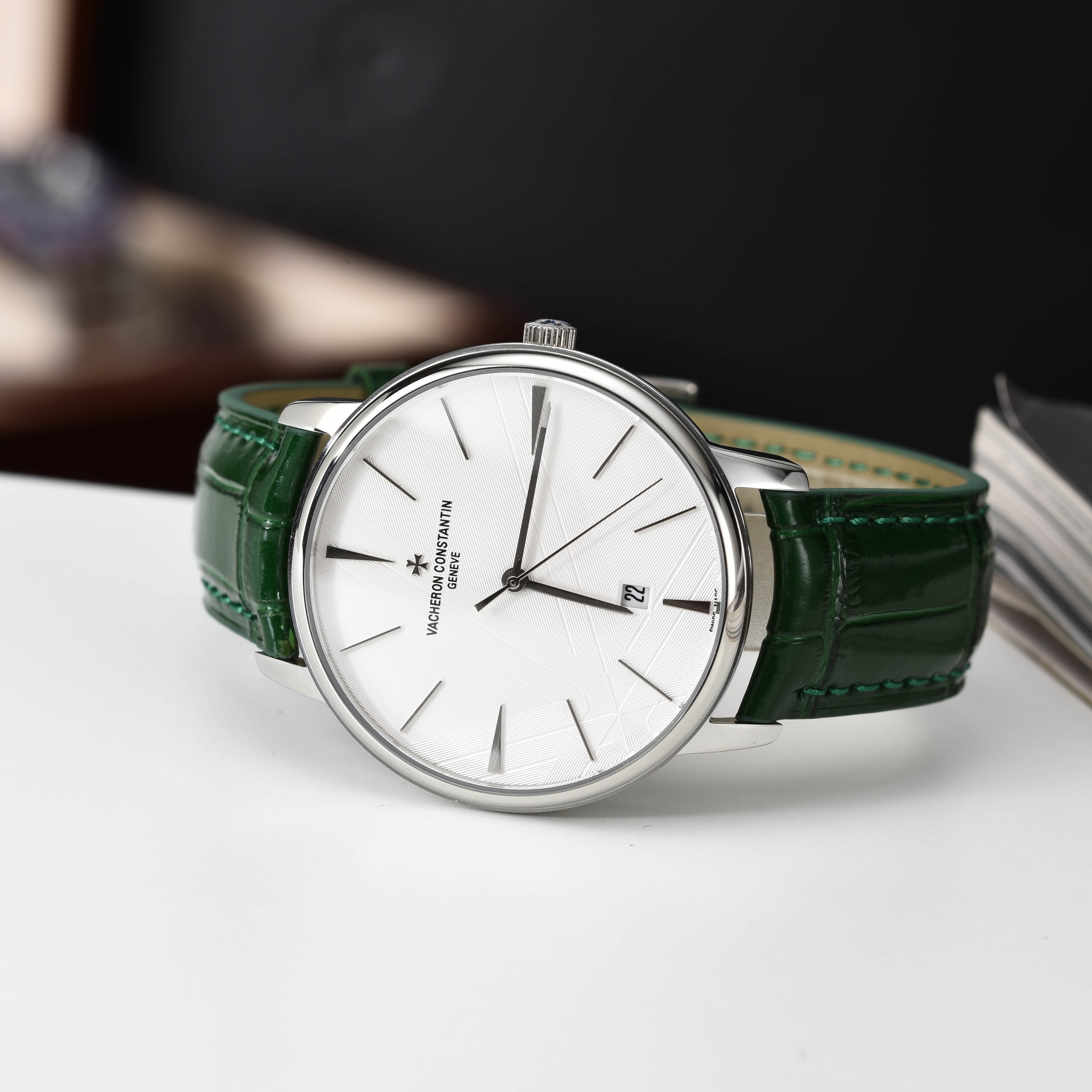 【启强同款，温文尔雅】GD品控，江诗丹顿（Vacheron Constantin)传承系列机械男表，高启强同款精湛来袭
【机芯】搭载GD厂惯用日本原装进口💯全新西铁城8215机械机芯，高价修正原装同步自动锤
【表壳】采用316精钢表壳，弧度优美，搭配双卜拱形蓝宝石锅盖玻璃，同时兼顾10.5mm的超薄壳身
【细节】原装一致的压弯弧形表针，双面纹路进口小牛皮表带，每一处细节都完美演绎GD对品质的极致追求
⚠️请认准GD品控独家品质
