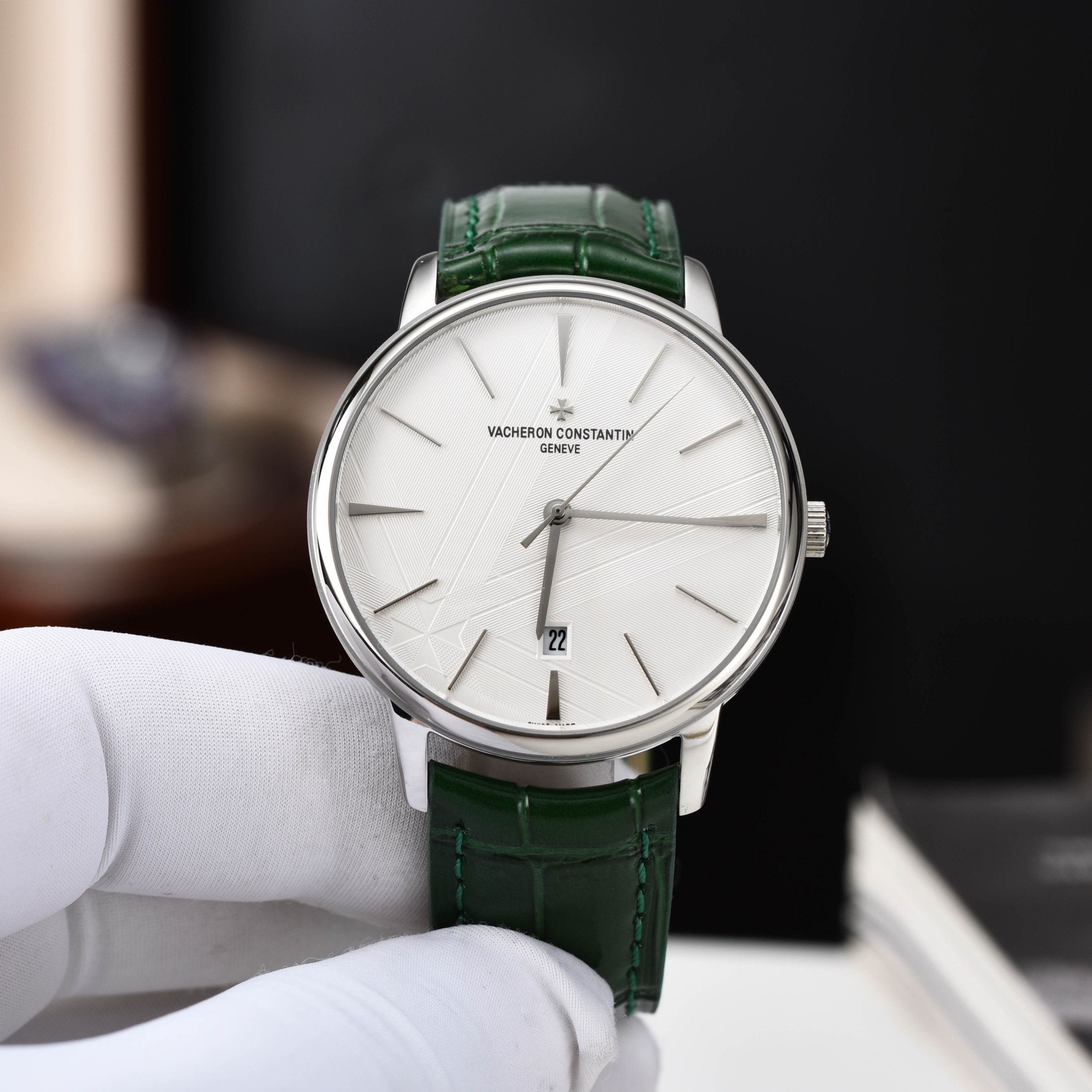 【启强同款，温文尔雅】GD品控，江诗丹顿（Vacheron Constantin)传承系列机械男表，高启强同款精湛来袭
【机芯】搭载GD厂惯用日本原装进口💯全新西铁城8215机械机芯，高价修正原装同步自动锤
【表壳】采用316精钢表壳，弧度优美，搭配双卜拱形蓝宝石锅盖玻璃，同时兼顾10.5mm的超薄壳身
【细节】原装一致的压弯弧形表针，双面纹路进口小牛皮表带，每一处细节都完美演绎GD对品质的极致追求
⚠️请认准GD品控独家品质