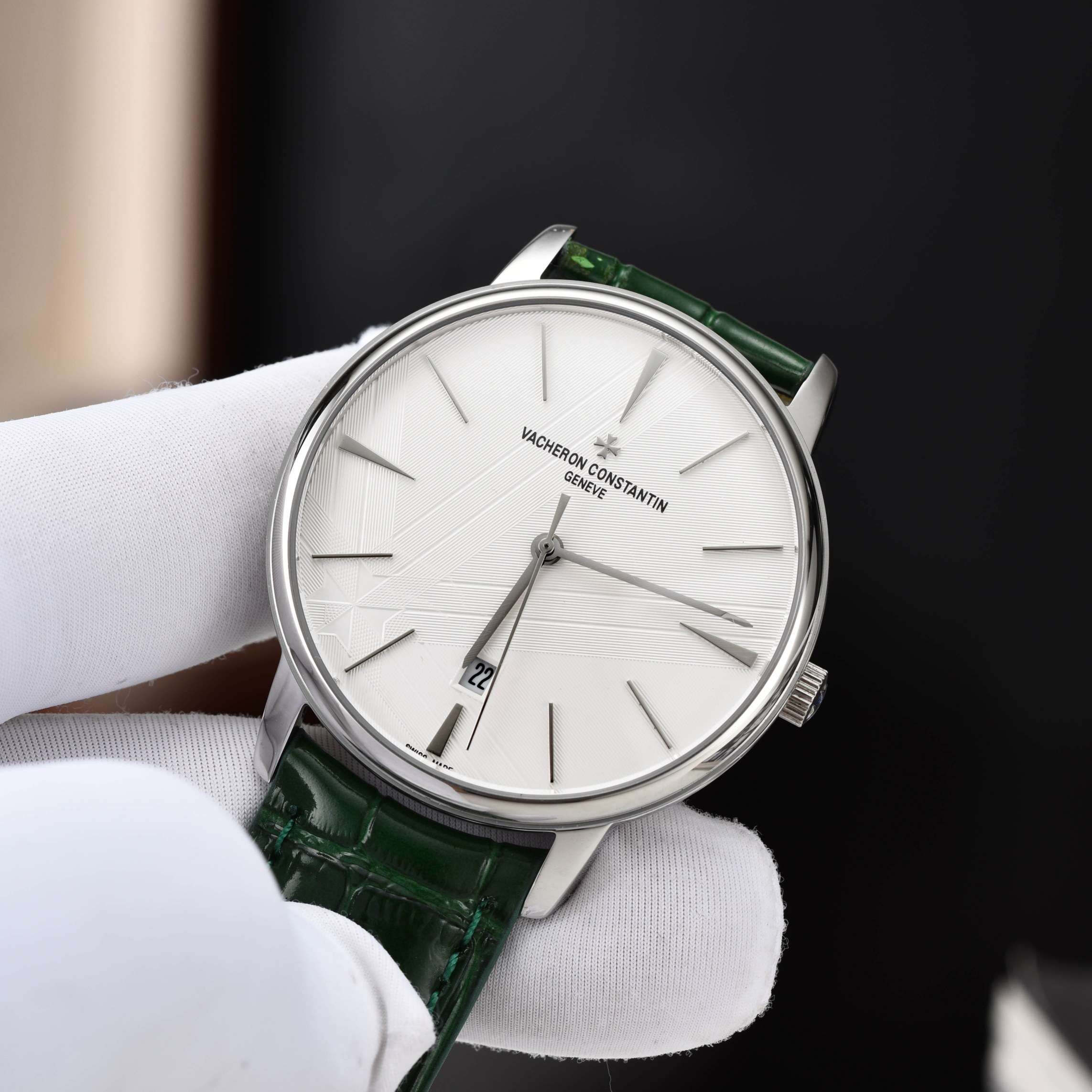 【启强同款，温文尔雅】GD品控，江诗丹顿（Vacheron Constantin)传承系列机械男表，高启强同款精湛来袭
【机芯】搭载GD厂惯用日本原装进口💯全新西铁城8215机械机芯，高价修正原装同步自动锤
【表壳】采用316精钢表壳，弧度优美，搭配双卜拱形蓝宝石锅盖玻璃，同时兼顾10.5mm的超薄壳身
【细节】原装一致的压弯弧形表针，双面纹路进口小牛皮表带，每一处细节都完美演绎GD对品质的极致追求
⚠️请认准GD品控独家品质