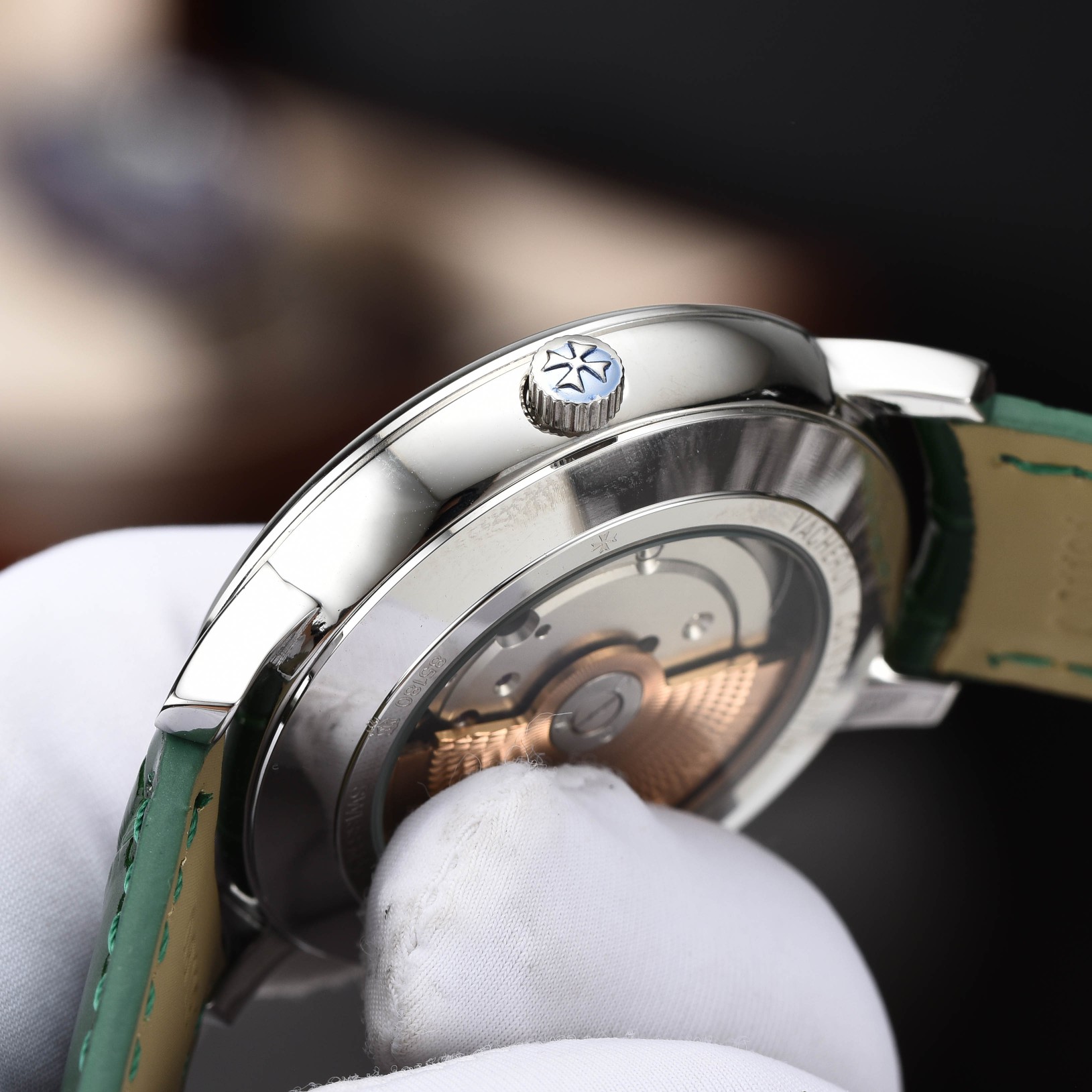【启强同款，温文尔雅】GD品控，江诗丹顿（Vacheron Constantin)传承系列机械男表，高启强同款精湛来袭
【机芯】搭载GD厂惯用日本原装进口💯全新西铁城8215机械机芯，高价修正原装同步自动锤
【表壳】采用316精钢表壳，弧度优美，搭配双卜拱形蓝宝石锅盖玻璃，同时兼顾10.5mm的超薄壳身
【细节】原装一致的压弯弧形表针，双面纹路进口小牛皮表带，每一处细节都完美演绎GD对品质的极致追求
⚠️请认准GD品控独家品质