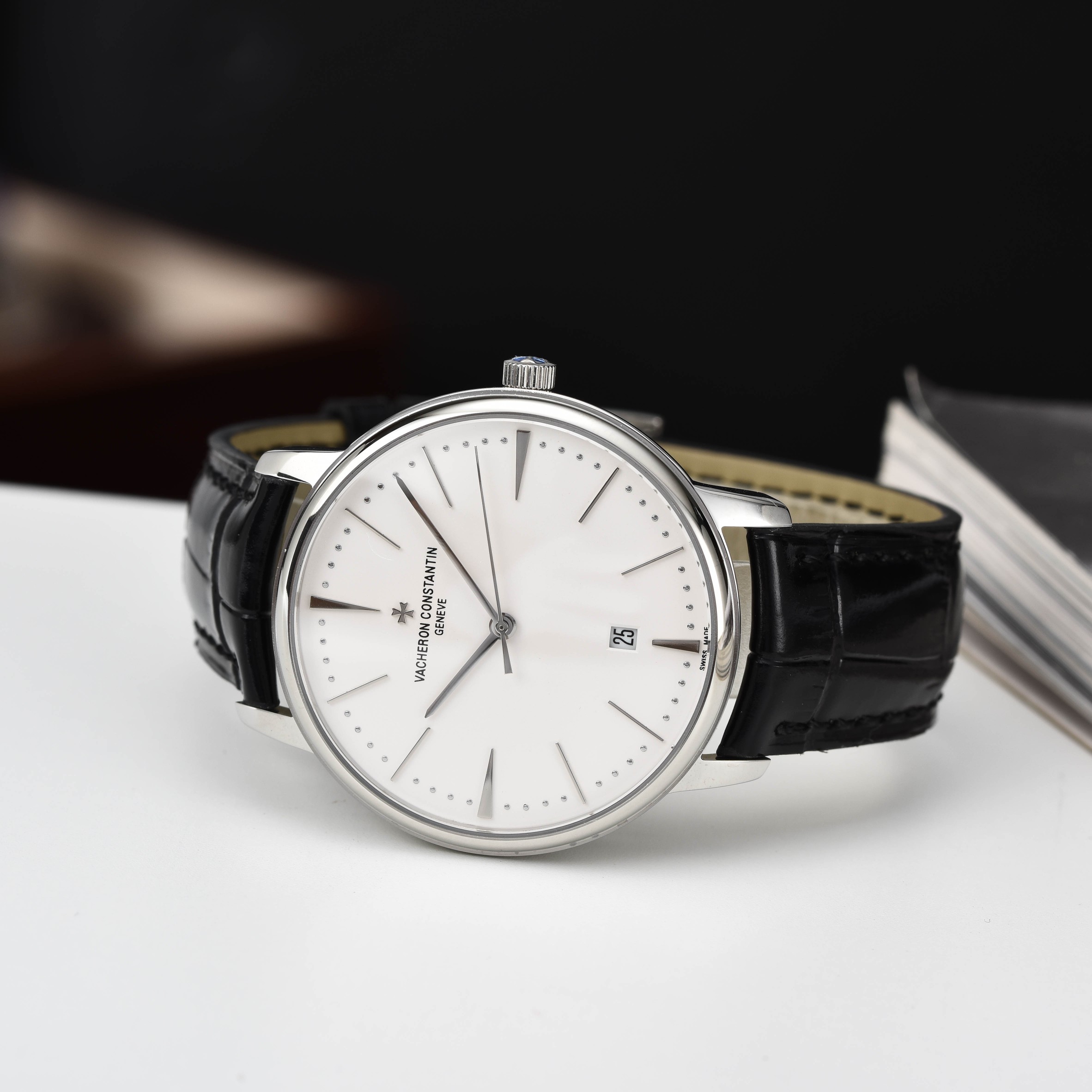 【启强同款，温文尔雅】GD品控，江诗丹顿（Vacheron Constantin)传承系列机械男表，高启强同款精湛来袭
【机芯】搭载GD厂惯用日本原装进口💯全新西铁城8215机械机芯，高价修正原装同步自动锤
【表壳】采用316精钢表壳，弧度优美，搭配双卜拱形蓝宝石锅盖玻璃，同时兼顾10.5mm的超薄壳身
【细节】原装一致的压弯弧形表针，双面纹路进口小牛皮表带，每一处细节都完美演绎GD对品质的极致追求
⚠️请认准GD品控独家品质