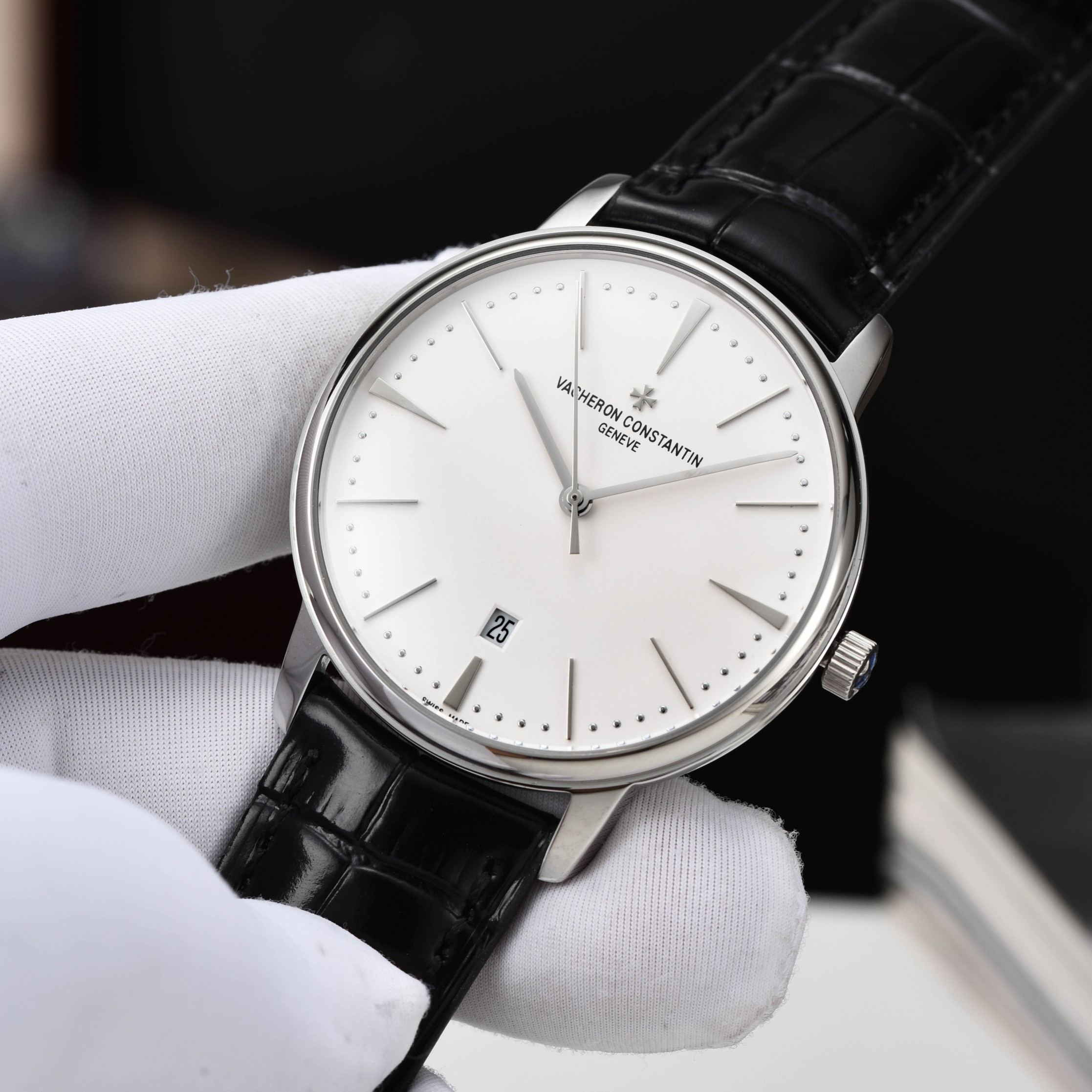 【启强同款，温文尔雅】GD品控，江诗丹顿（Vacheron Constantin)传承系列机械男表，高启强同款精湛来袭
【机芯】搭载GD厂惯用日本原装进口💯全新西铁城8215机械机芯，高价修正原装同步自动锤
【表壳】采用316精钢表壳，弧度优美，搭配双卜拱形蓝宝石锅盖玻璃，同时兼顾10.5mm的超薄壳身
【细节】原装一致的压弯弧形表针，双面纹路进口小牛皮表带，每一处细节都完美演绎GD对品质的极致追求
⚠️请认准GD品控独家品质