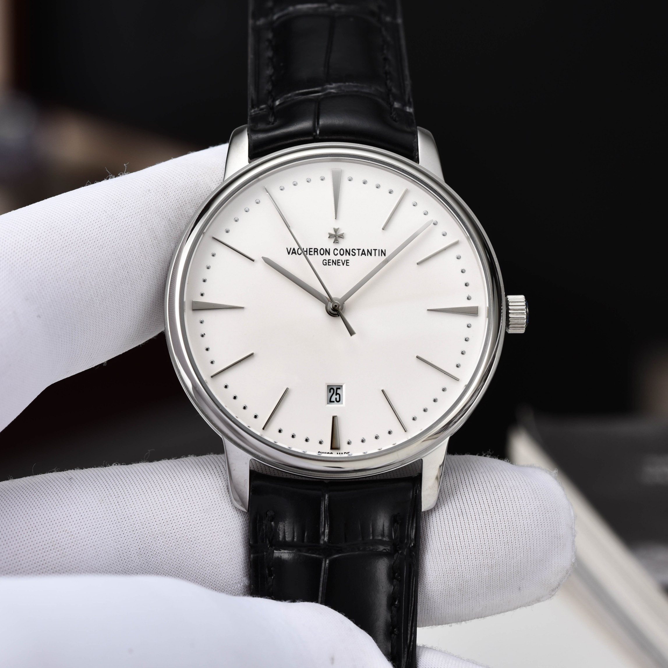 【启强同款，温文尔雅】GD品控，江诗丹顿（Vacheron Constantin)传承系列机械男表，高启强同款精湛来袭
【机芯】搭载GD厂惯用日本原装进口💯全新西铁城8215机械机芯，高价修正原装同步自动锤
【表壳】采用316精钢表壳，弧度优美，搭配双卜拱形蓝宝石锅盖玻璃，同时兼顾10.5mm的超薄壳身
【细节】原装一致的压弯弧形表针，双面纹路进口小牛皮表带，每一处细节都完美演绎GD对品质的极致追求
⚠️请认准GD品控独家品质