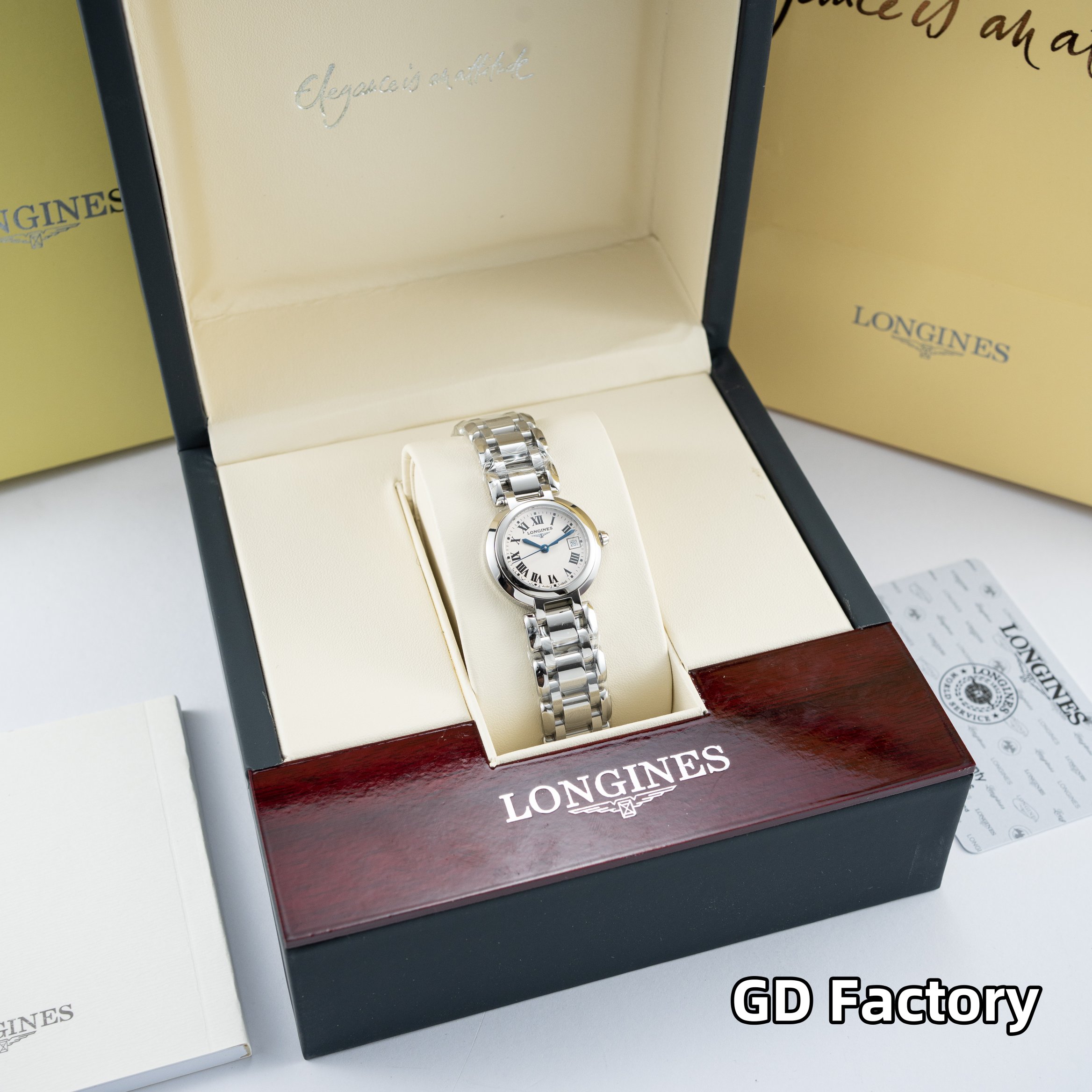 GD品控[色]跨界爆款,2025全新力作石英经典爆——浪琴心月系列L81104716,最牛硬货! 经典不败的浪琴心月系列-众女星代言休闲时尚女士石英腕表,其设计以飞翼沙漏标志而闻名于世的浪琴品牌最古老的制造美学,圆润皎洁的明月令人心驰神往,该表款配备经典精钢表壳 蓝色淬火指针的设计为这款腕表增色不少,瑞士进口石英机心,走时精准,用时耐久,抗磨损蓝宝石镜面,三折式安全表扣和按压式开启装置,原厂大配件立显腕表精髓 GD品控跨界首款石英腕表继续秉持原装同步细节,机芯经久耐用,质优价廉的理念,持续开发更多经典佳作[色] ⚠️请认准GD品控独家品质