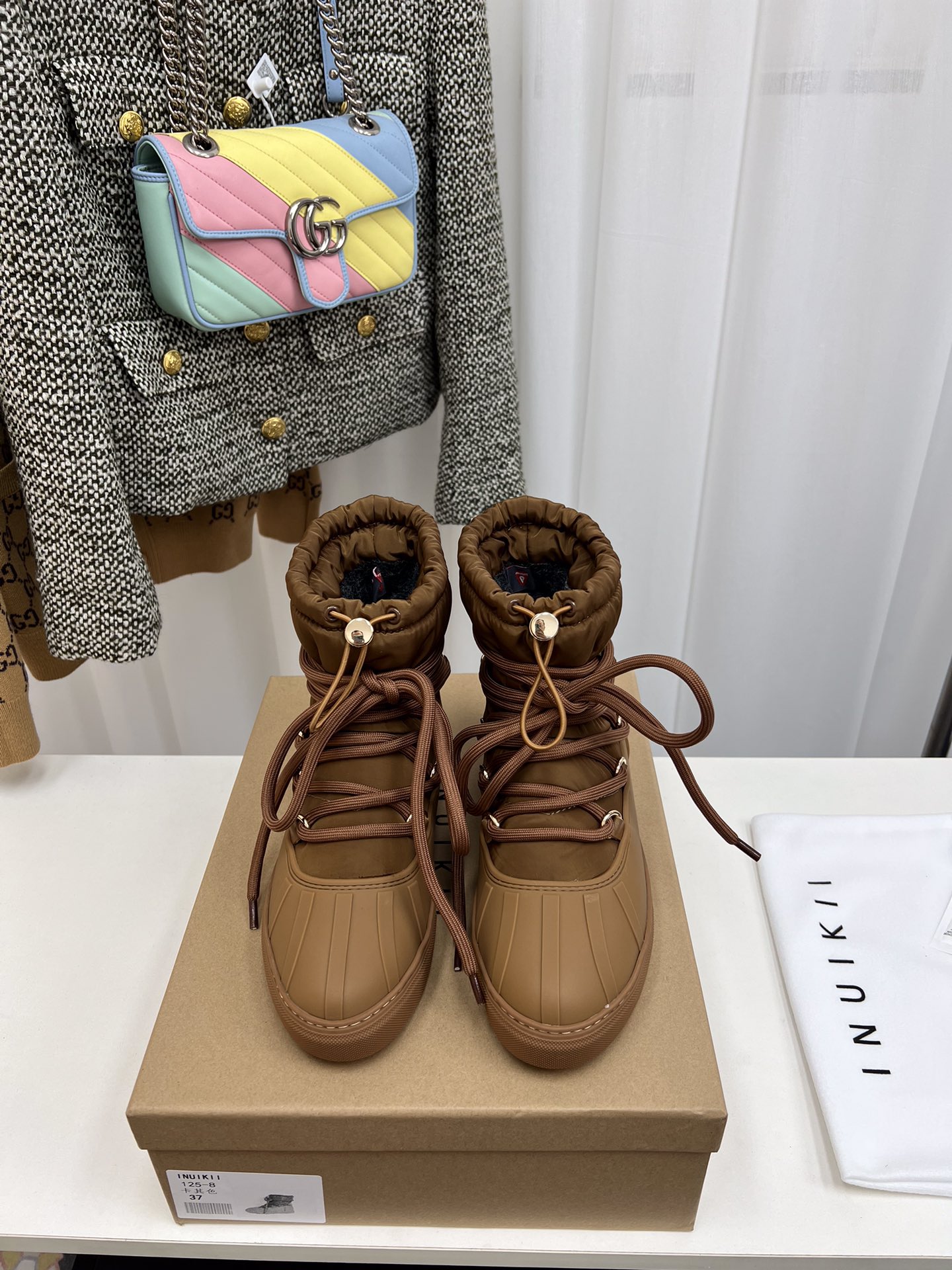INUIKLL2023 Snow Boots: High-End Waterproof Feathers, Durable Rubber Sole, 40 Coders.