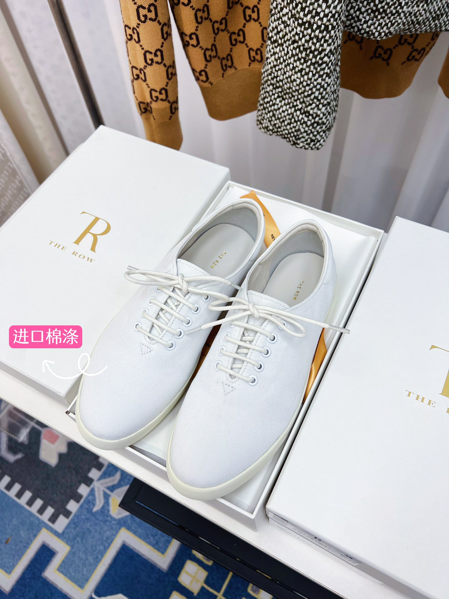 “Summer Canvas Sneakers: P500 The Row Sam, Ideal for Leisure Closet” - 图片 3