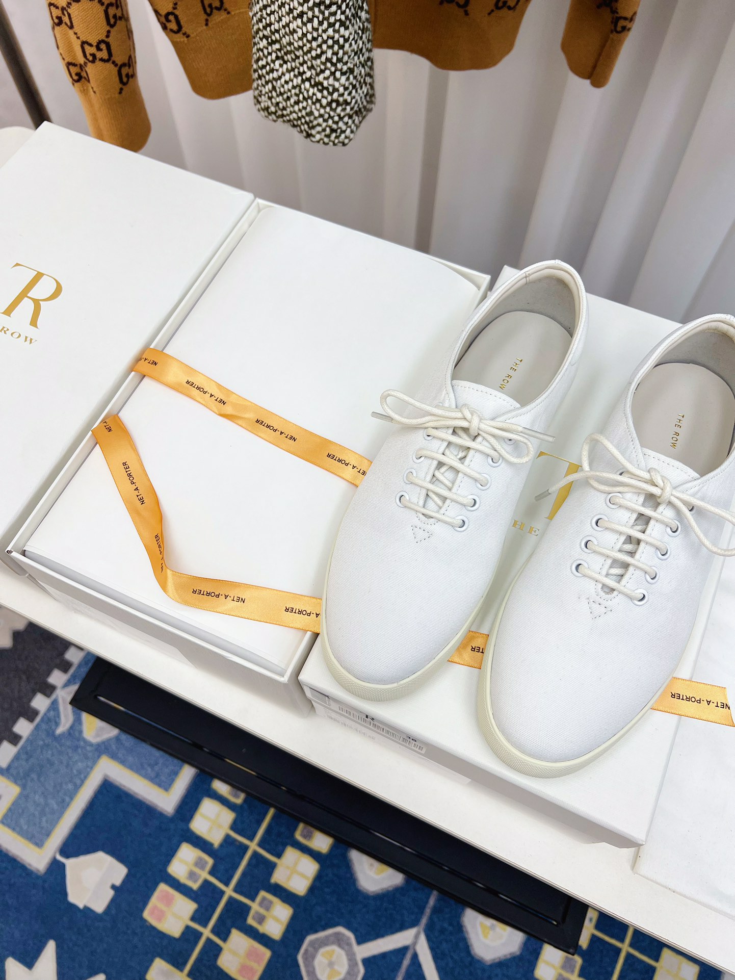 “Summer Canvas Sneakers: P500 The Row Sam, Ideal for Leisure Closet” - 图片 6