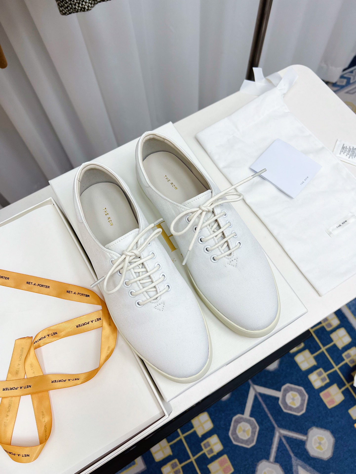 “Summer Canvas Sneakers: P500 The Row Sam, Ideal for Leisure Closet” - 图片 4