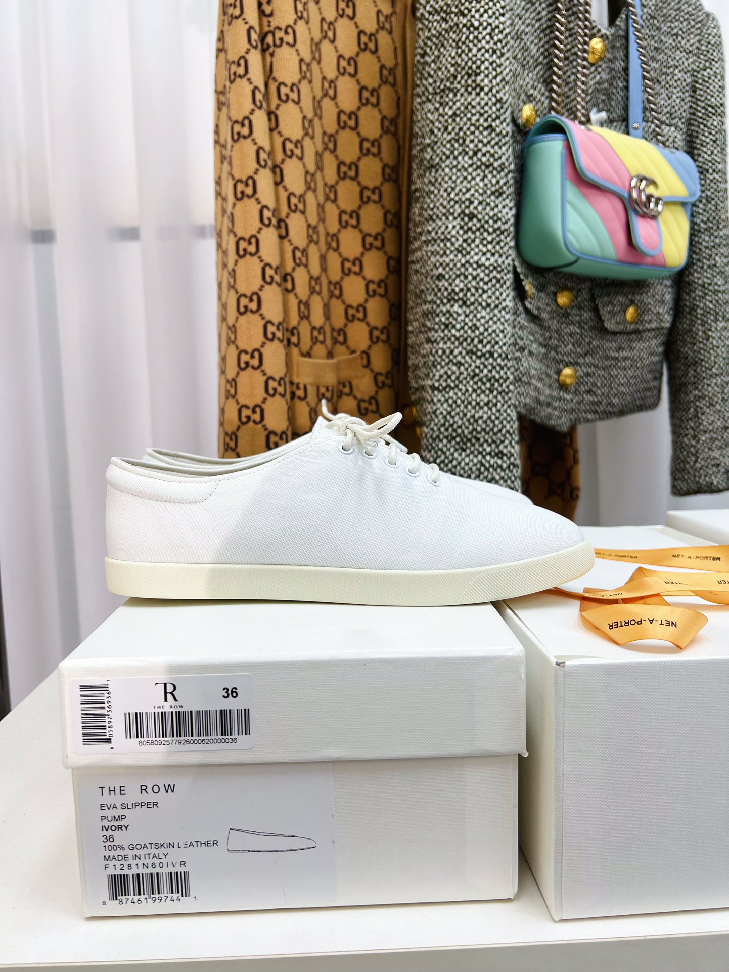 “Summer Canvas Sneakers: P500 The Row Sam, Ideal for Leisure Closet” - 图片 5