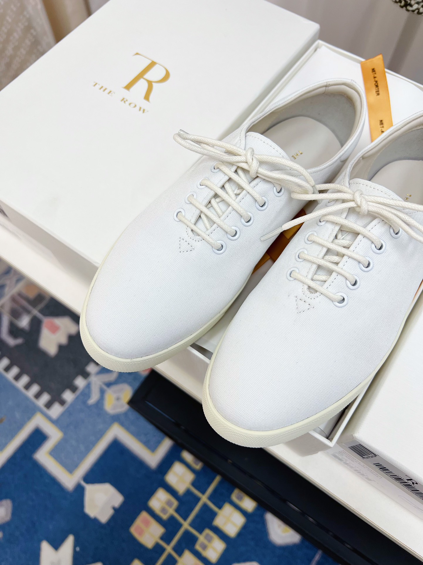 “Summer Canvas Sneakers: P500 The Row Sam, Ideal for Leisure Closet” - 图片 9