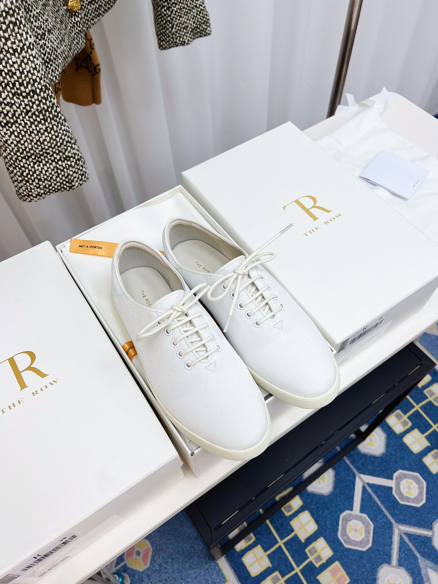 “Summer Canvas Sneakers: P500 The Row Sam, Ideal for Leisure Closet” - 图片 2