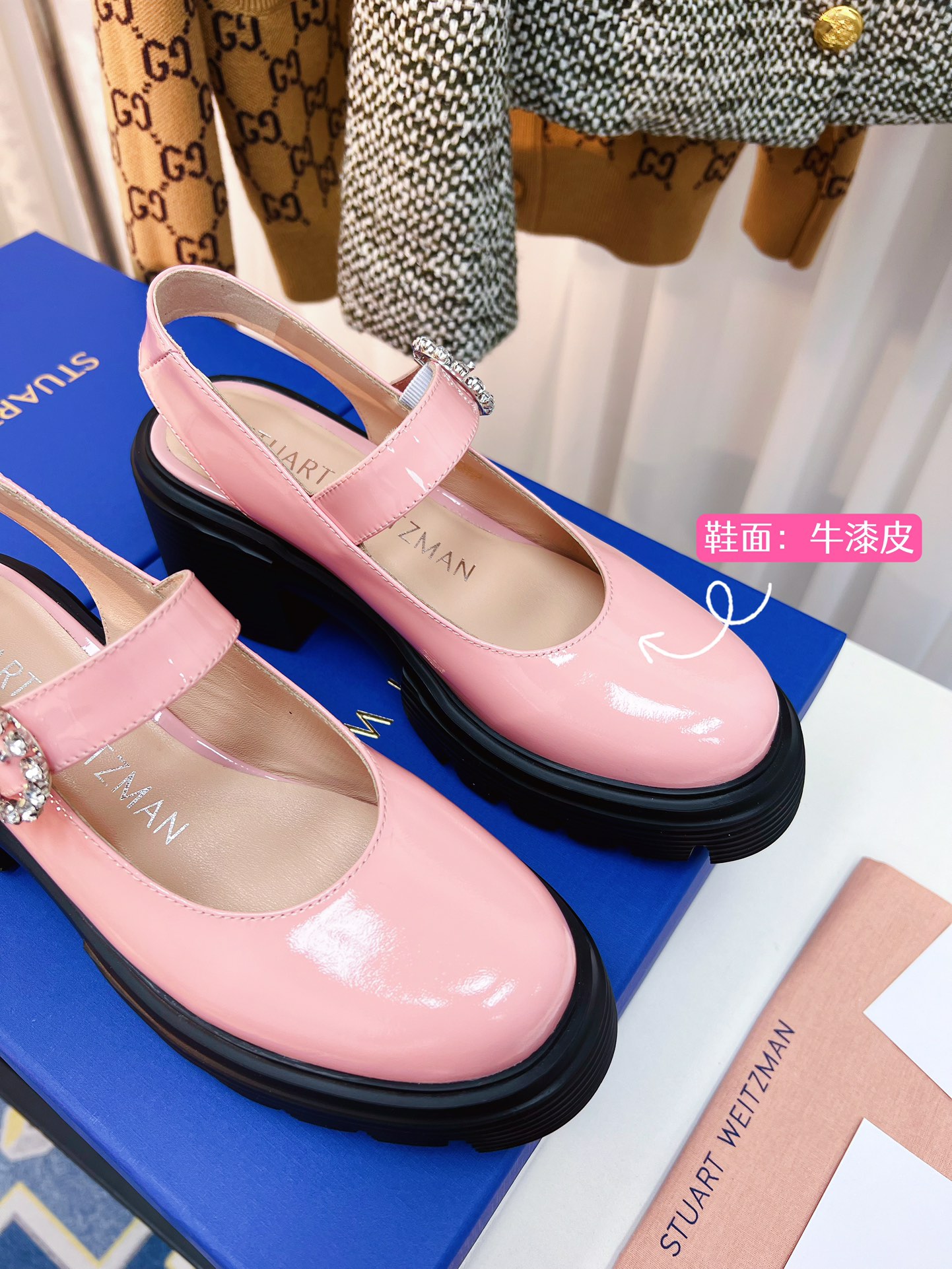 STUART WEITZMAN SW24 Sandals: Stylish, Simple, and Comfortable Sheepskin Design - 图片 6