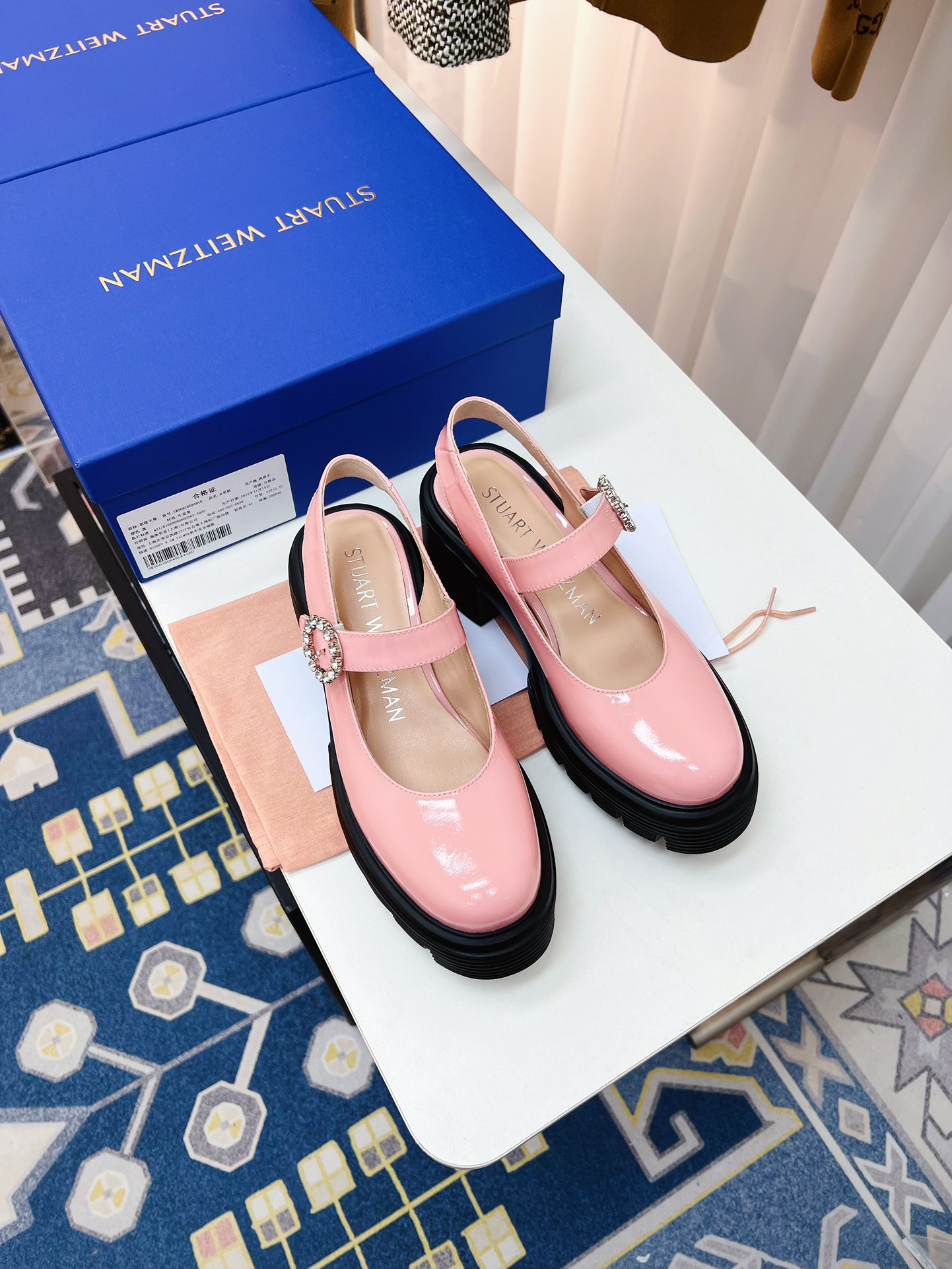 STUART WEITZMAN SW24 Sandals: Stylish, Simple, and Comfortable Sheepskin Design