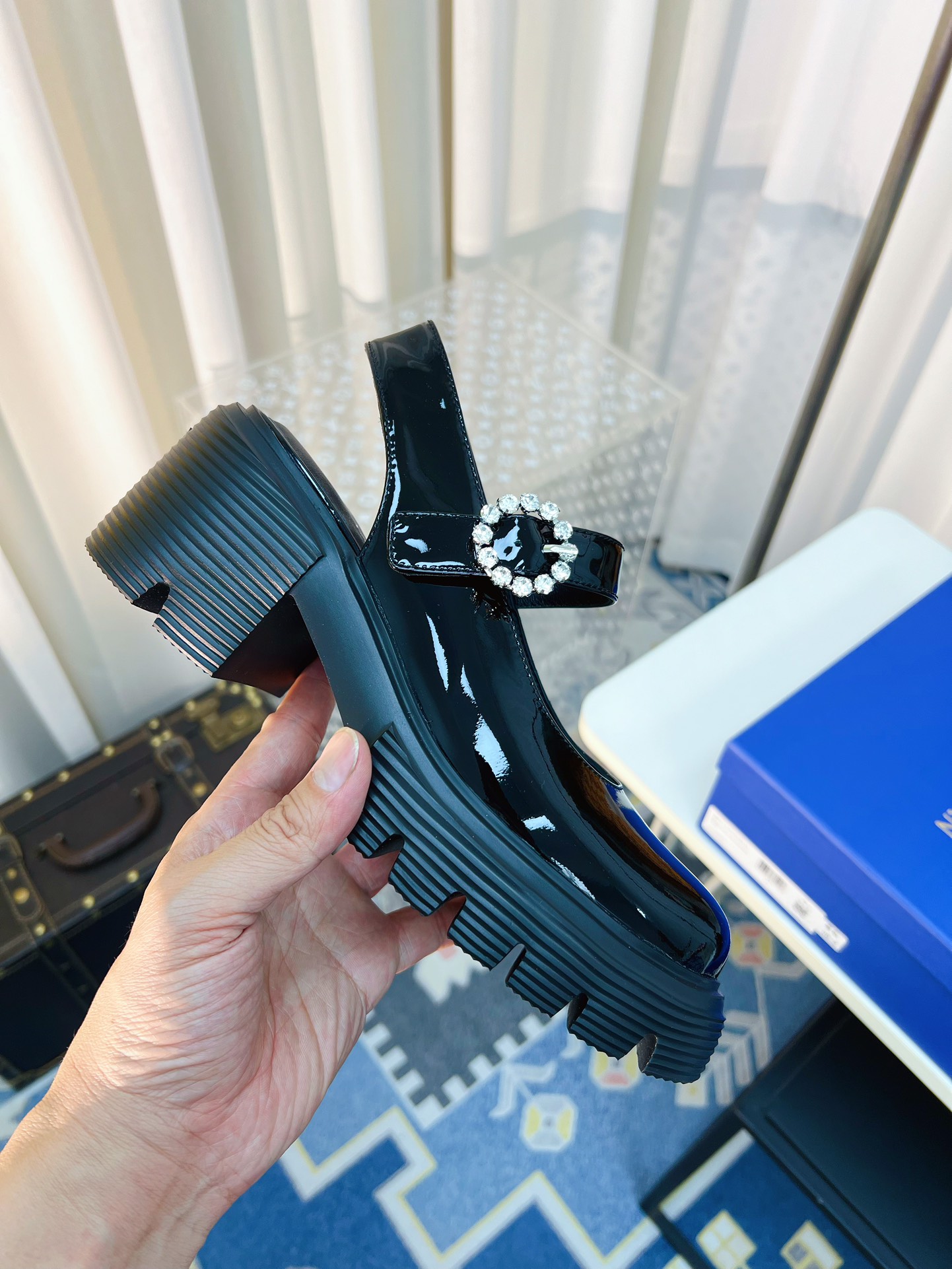 Stuart Weitzman SW24 Sandals: Stylish, Comfortable, and Simple - 图片 6