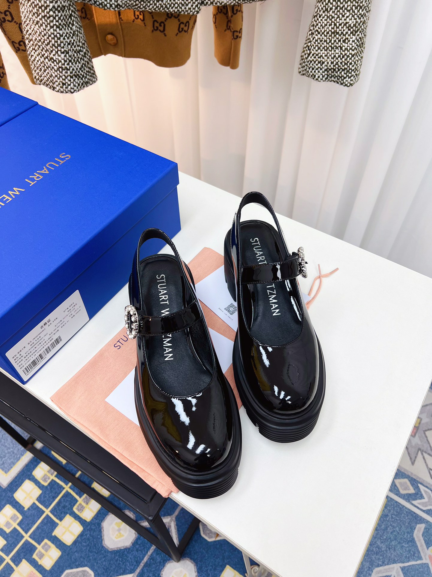 Stuart Weitzman SW24 Sandals: Stylish, Comfortable, and Simple - 图片 4
