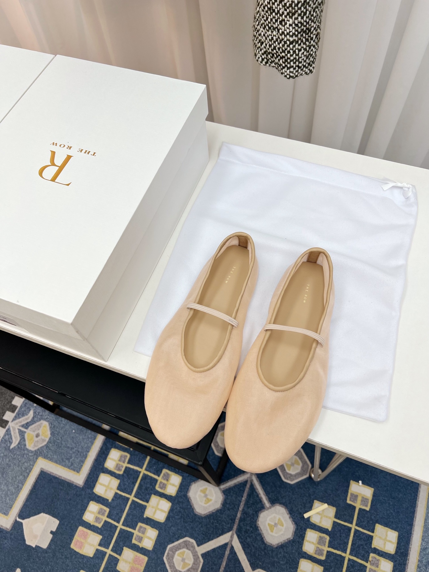 Fashionable French-Style Gauze Flat Shoes with Sheepskin Insoles and Dropping Glue Soles