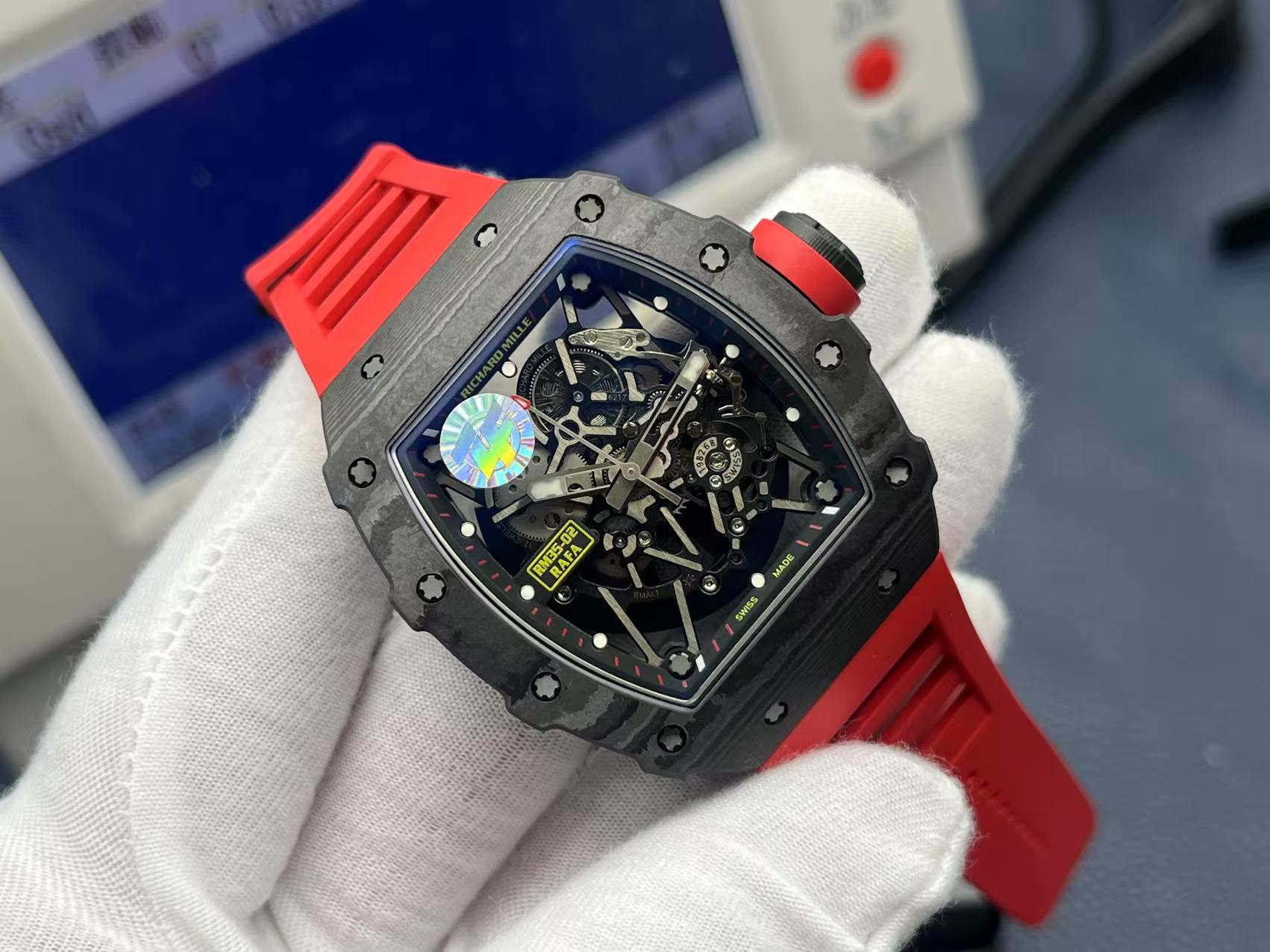 NO:394530,ZF.Fatcory once again amazed the watch world and officially opened a new milestone for RM35-02!  1) The case, the watch is made of high-tech TPT [quartz fiber] material, with a silicon dioxide fiber layer of size 49.94*44.5MM and a thickness of no more than 45μm. It is woven with a special automation control system and a special resin fiber. The fibers between the layers are interlaced at a 45-degree angle. In a three-stage high-temperature flame furnace, it is heated to degrees Celsius and sent to ProArt for processing. The natural quartz fiber is white, with a light texture, and has strong impact resistance, non-allergicity and ultraviolet resistance. 2) The movement is equipped with the new Calibre  The RMAL1 integrated movement, the movement base plate and bridge plate are made of five-level titanium alloy sandblasting process, and are processed by PVD/Titaly to ensure maximum rigidity and smooth surface. The unique variable geometric balance wheel can accelerate or slow down the winding by adjusting the position of six different winglets. The inertial balance wheel oscillates at 28,800VPH, and is equipped with a double barrel system to ensure greater and more stable torque. It also provides a 55-hour power reserve. More importantly, the newly released RMAL1 integrated movement of this time is the only one in the market to use 2 real white gems on the balance wheel on the integrated base, which is real!  This is also the biggest difference between the patch gemstones in the market (other manufacturers)!  This is a huge leap forward in ZF's research and development!  ,19860909ZF.Fatcory再次惊艳表坛,正式开启RM35-02的全新里程碑！ 1)表壳,腕表采用了高科技TPT[石英纤维]材质制作,尺寸49.94*44.5MM,厚度不超过45μm的二氧化硅纤维层,经由特殊的自动化控制系统与特制的树脂纤维交错织成,各层之间的纤维呈45度角交错,在三级高温焰炉中,加热到摄氏度后,送至ProArt加工成型.天然石英纤维呈白色,质地轻盈,具备超强的耐冲击性,非过敏性和紫外线抗性. 2)机芯,搭载研制全新Calibre RMAL1一体机芯,机芯底板和桥板由五级钛合金喷沙工艺制成,经过PVD/Titaly处理,以确保最大的刚性和光滑表面.极具特色的可变几何摆轮,通过调整六个不同小翼的位置,可加速或放慢上链,惯性摆轮振荡频28800VPH,配备双发条盒系统确保更大更稳定的扭矩.并提供55个小时动力储备. 更重要ZF厂此次全新发布的RMAL1一体机芯,是全市场唯一一家在一体式基底上的摆轮上下使用2颗真正白宝石,货真价实！这也是最大的区别于市场(其他厂家)的贴片宝石！这是ZF研发方面取得的巨大飞越！,,Watch