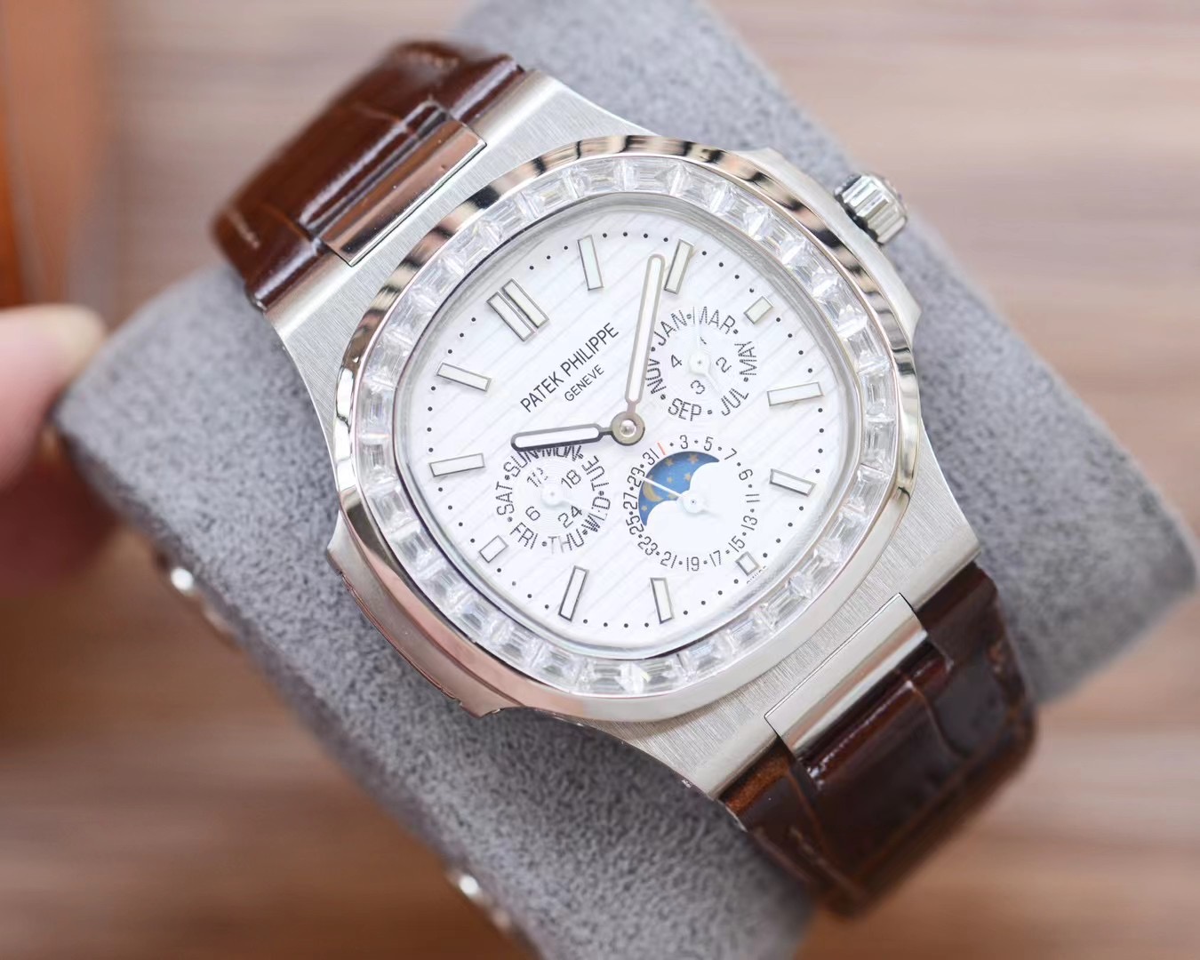 NO:602093,Brand Patek Philippe type boutique men's watch (1:1 replica, the latest and exclusive first release) genuine cowhide strap, top-level fully automatic mechanical movement, mirror mineral-strengthened glass, elegant taste, vast atmosphere, unique ingenuity, treasure for the wrist, size 42mm in diameter, 12mm thick, hot sale on the market!  Welcome to reprint!  ,,patek philippe,cowhide19860909品牌百达翡丽 类型精品男士腕表（1:1复刻 最新独家首发） 表带真牛皮表带 机芯顶级全自动机械机芯 镜面矿物质强化玻璃 品味高雅 浩瀚大气 匠心独运 腕间瑰宝 尺寸直径42mm厚12mm热卖上市！欢迎转载！,,patek philippe,cowhide,Watch