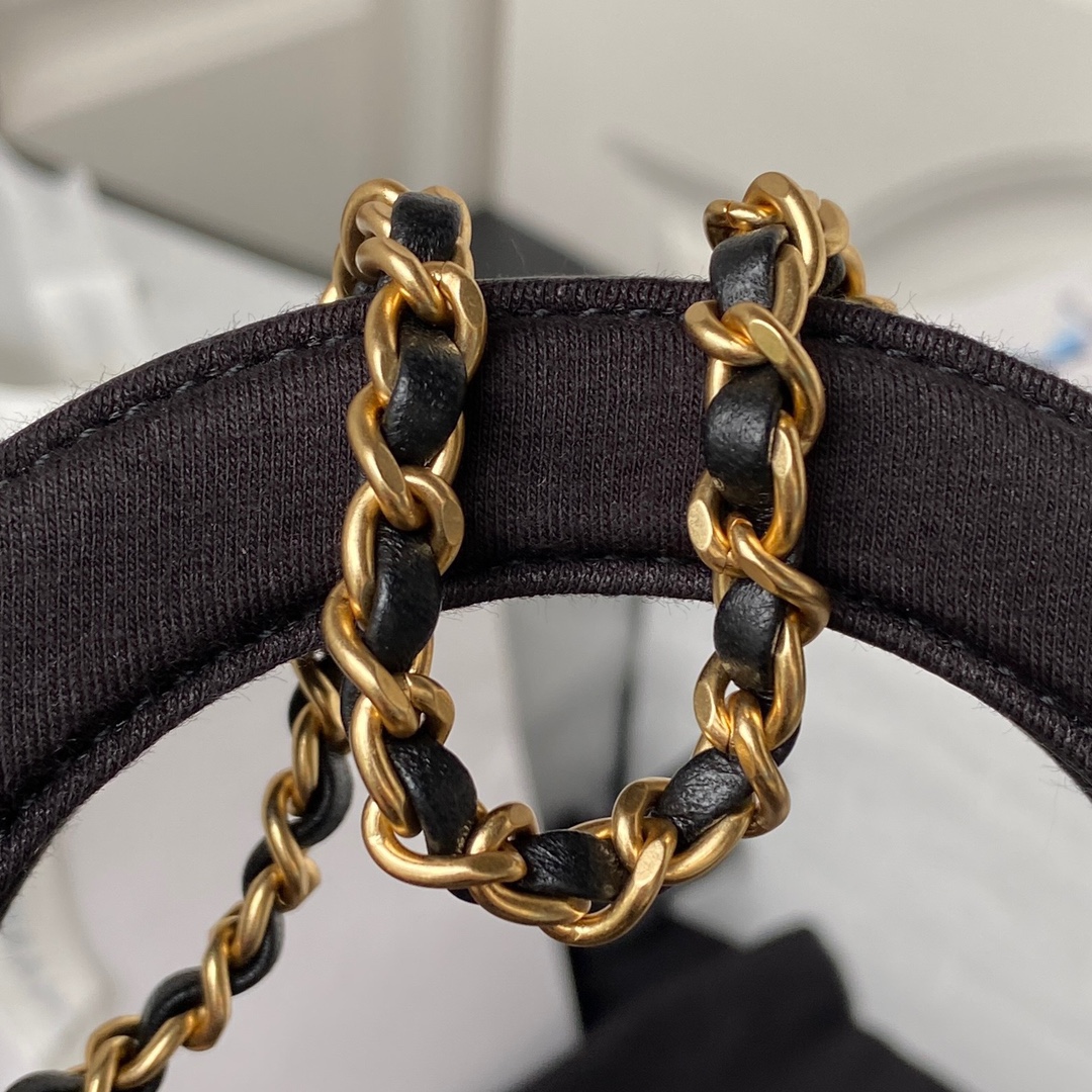 Chanel Luxury Designer Handbag Shoulder Bag in fine calfskin 3