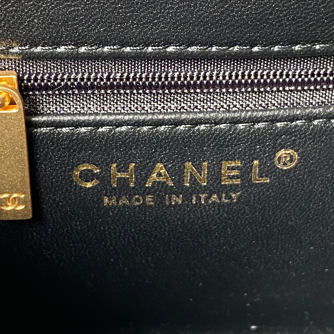 Chanel Luxury Designer Handbag Shoulder Bag in fine calfskin 7