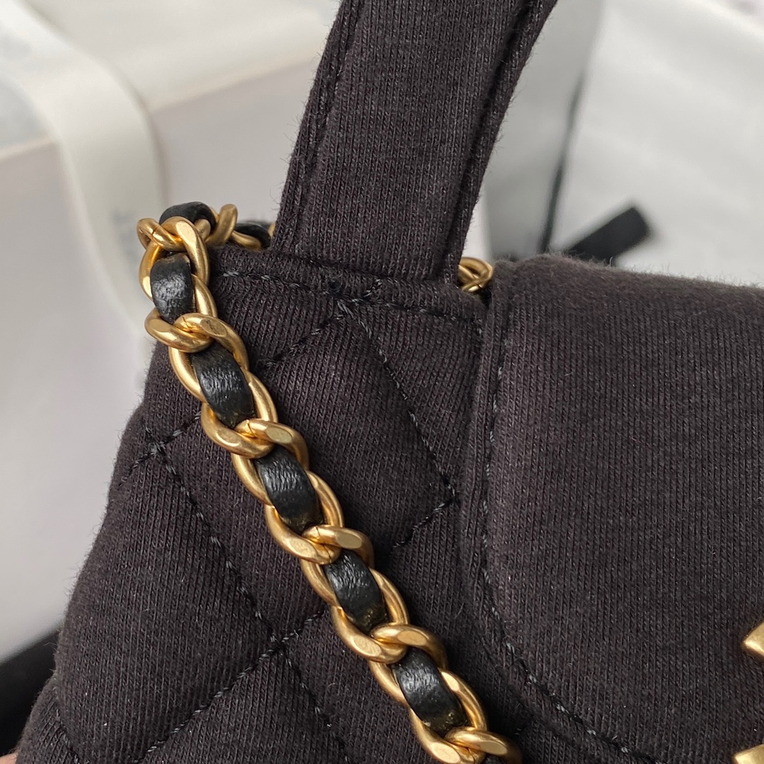 Chanel Luxury Designer Handbag Shoulder Bag in fine calfskin 4