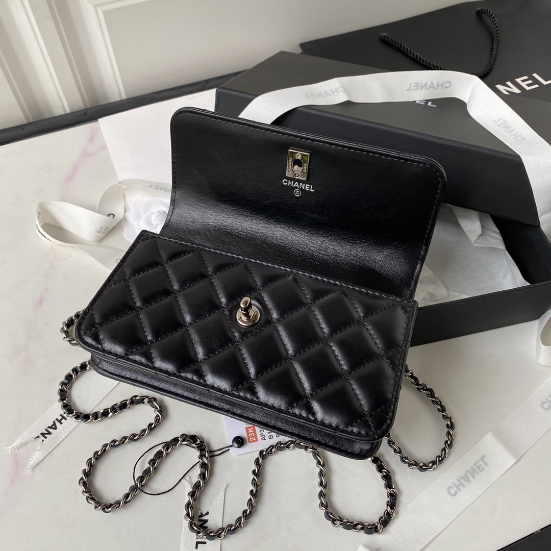 Chanel Luxury Designer Handbag Shoulder Bag in fine calfskin 5
