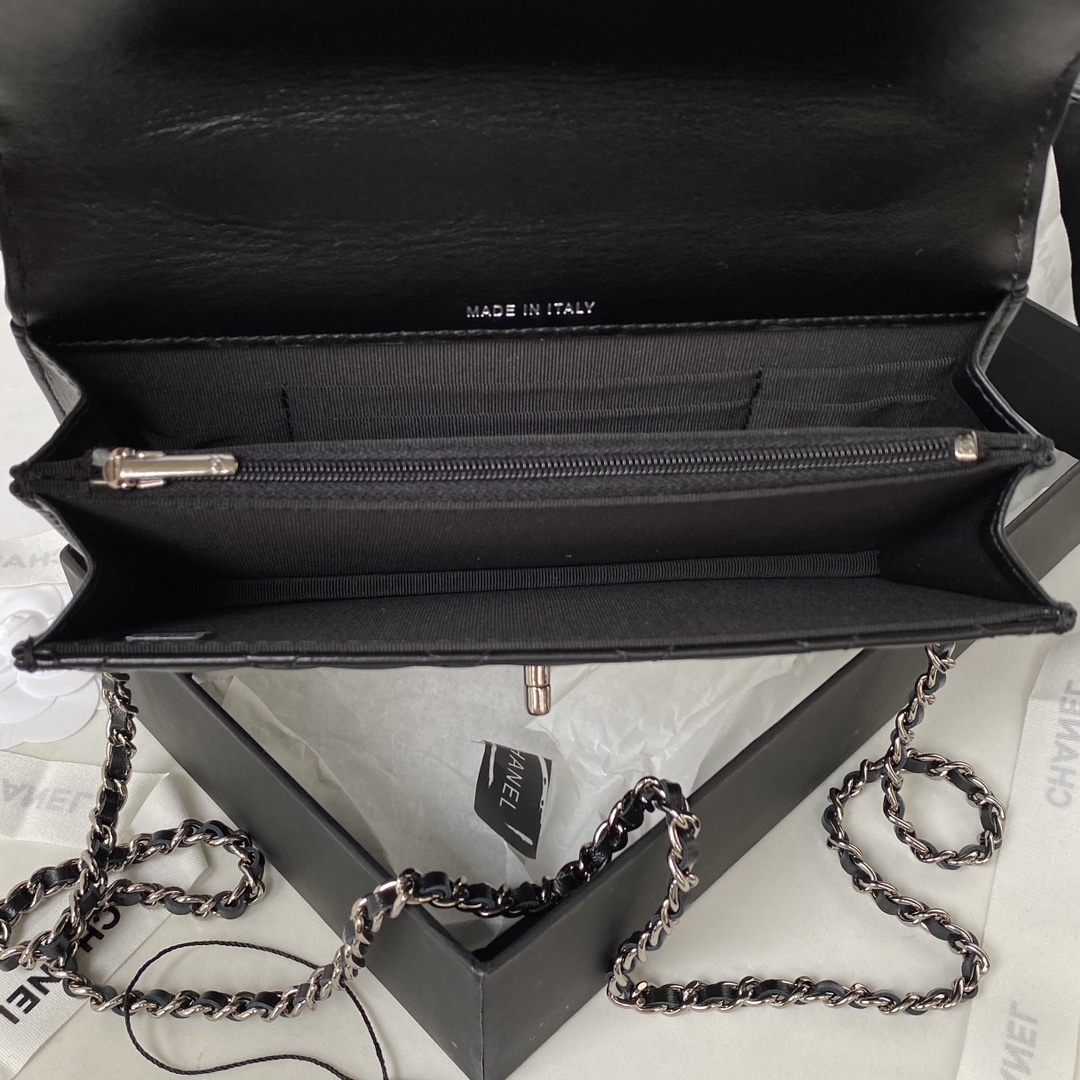 Chanel Luxury Designer Handbag Shoulder Bag in fine calfskin 6