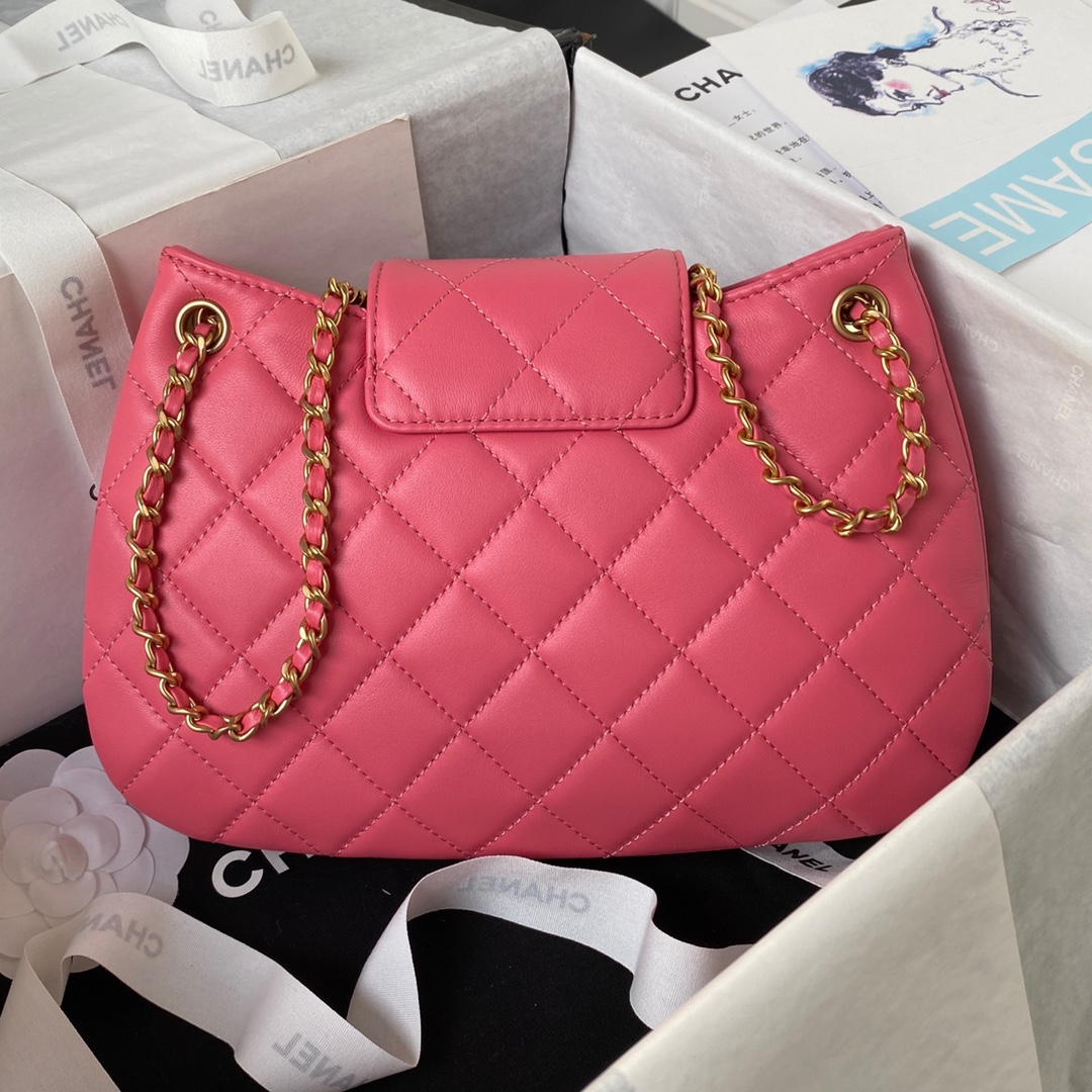 [Chanel Women