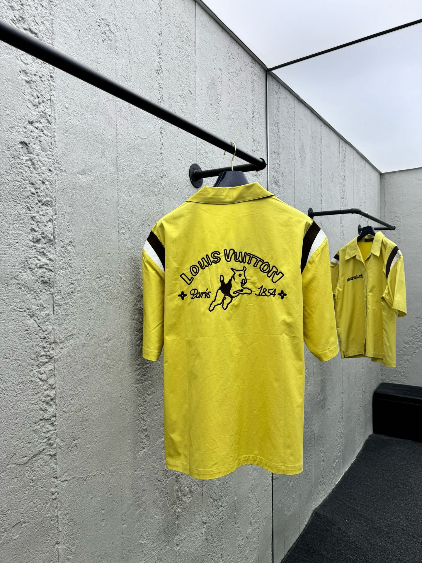 LOUIS VUITTON 织带刺绣翻领短袖衬衫 2