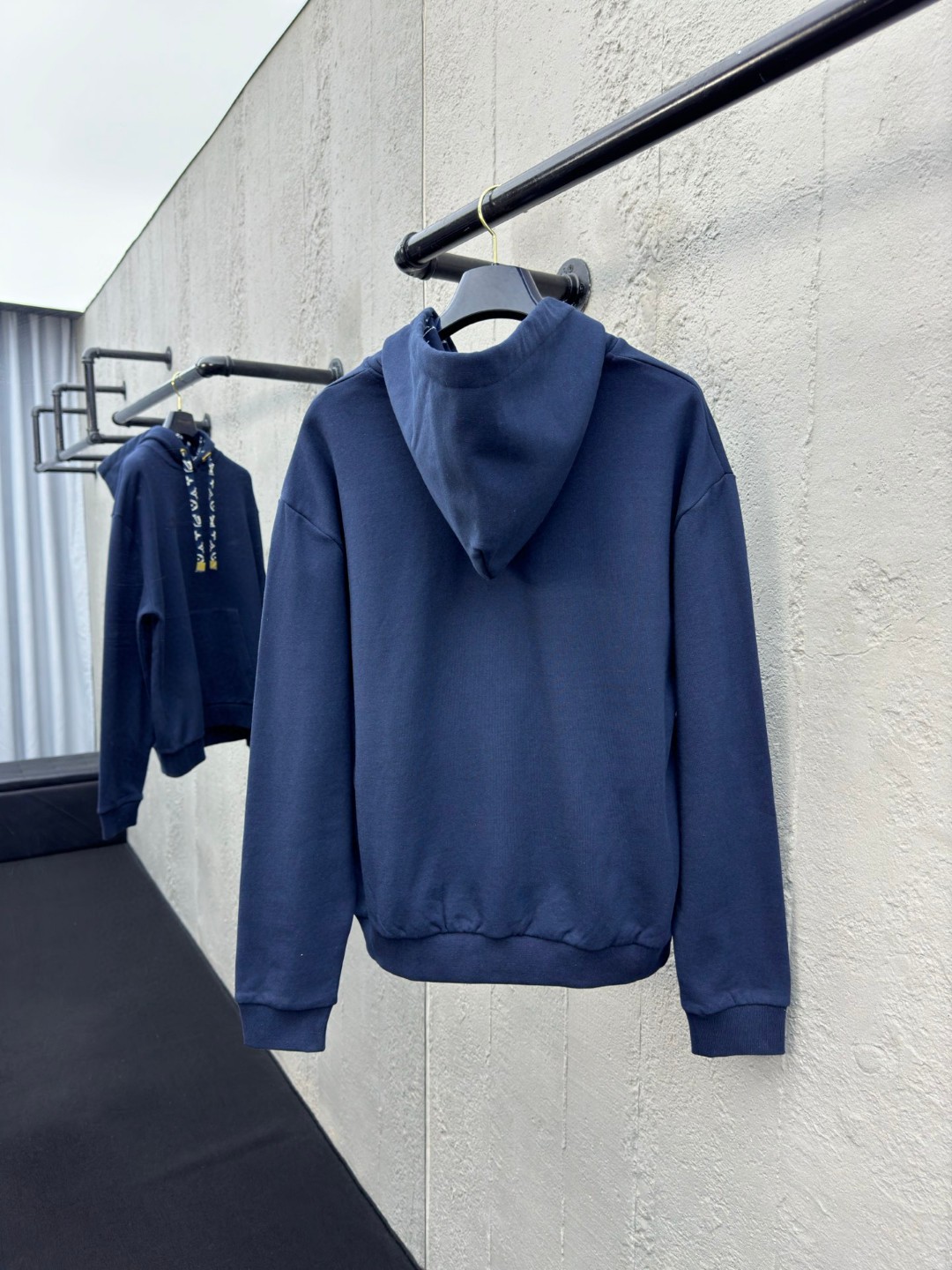 LOUIS VUITTON 小标logo连帽卫衣 2