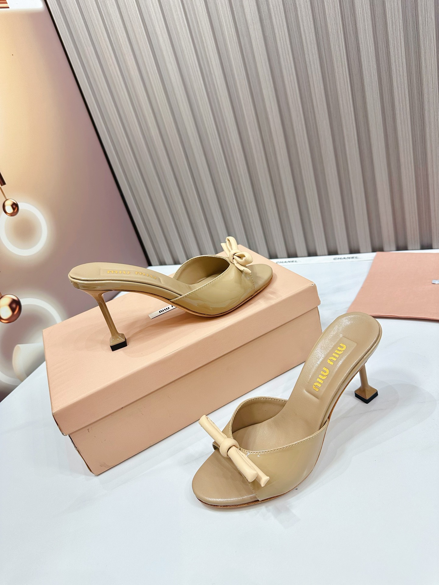 fábrica 2024 nuevo nuevo [MIU MIU] nueva super-hermosa colocación decorativa, temperamento dama de m