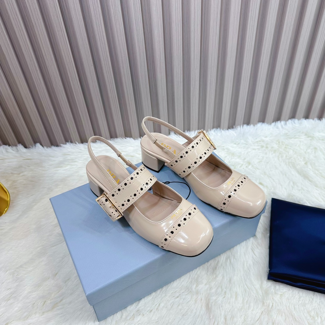 NO:231672,2025 SSS launches the latest Prada long and short boots, sandals, single shoes, thin heels, hollows, thick heels series ————————————— PRADA early spring catwalks Internet celebrity style 