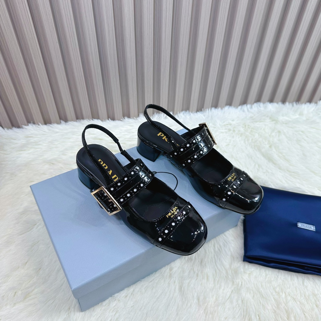 NO:231678,2025 SSS launches the latest Prada long and short boots, sandals, single shoes, thin heels, hollows, thick heels series ————————————— PRADA early spring catwalks Internet celebrity style 