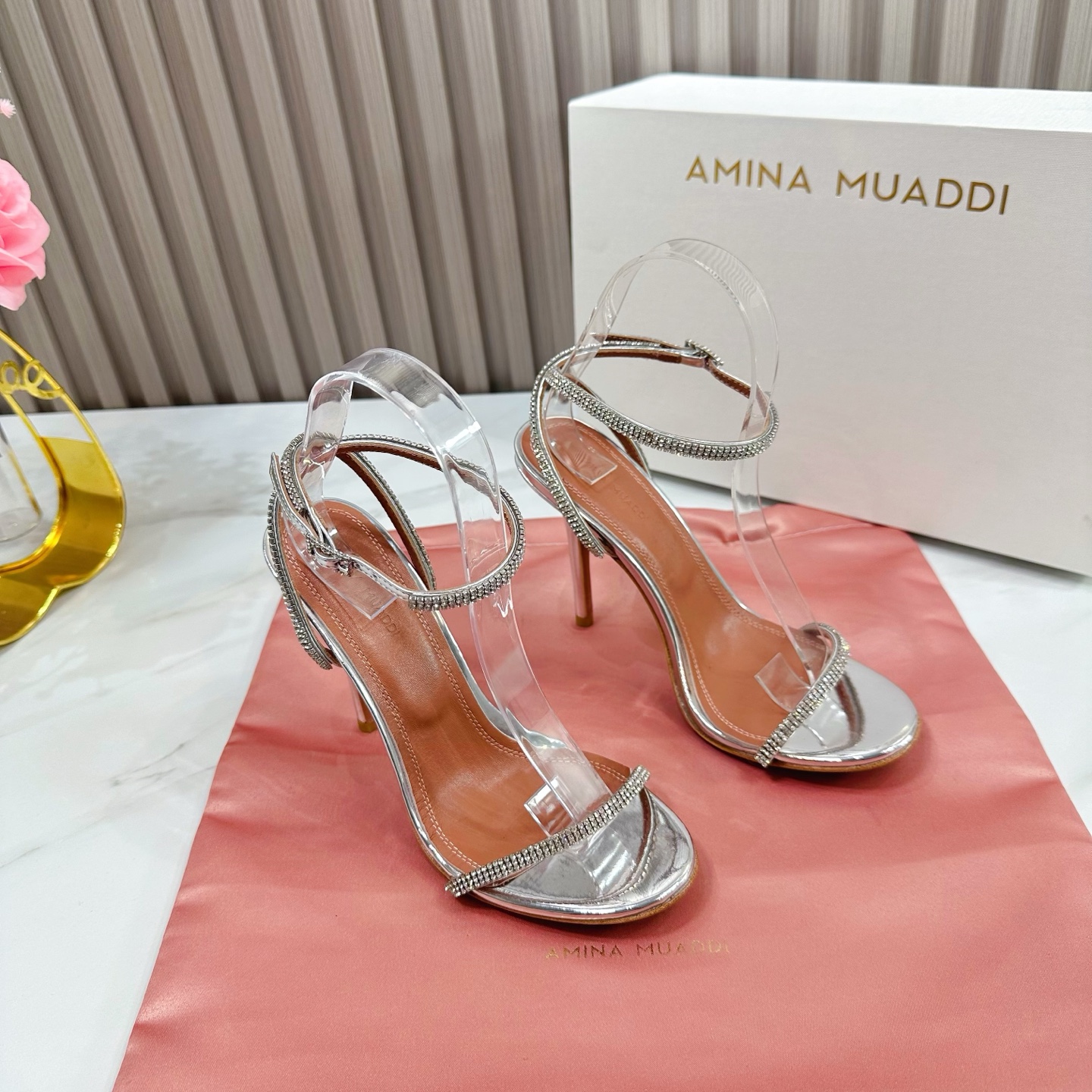 NO:231219,& · Amina simple style, brightly colored, exclusive customization, dazzling, high heels fashionable, the best temperament, top quality. Imported imported mirror paint, inner footbed sheepskin sole, cowhide sole, elegant style, create a different feeling, heel height 10.0cm, counter packaging, simple temperament style!  show bdetails —————————————— ⊿size. ｜35-39 (40.41.42 Customized), high heels, high heels, cowhide, sheepskin19860909＆ · 阿米娜简单款式,色彩鲜艳搭配,独家定制,绽放光彩夺目,高跟时髦,气质最佳者,顶尖品质. 进口进口镜面漆 内里垫脚羊皮 鞋底 牛皮大底 优雅风格 创造不一样的感觉 跟高10.0cm 专柜包装 简约气质款式！ show bdetails ————————————  ⊿size. ｜35-39 (40.41.42定制),高跟鞋,high heels,cowhide,sheepskin,Women's Shoes