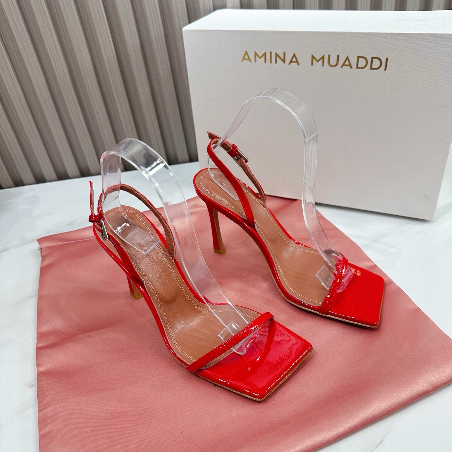 NO:231221,& · Amina simple style, brightly colored, exclusive customization, dazzling, high heels fashionable, the best temperament, top quality. Imported imported patent leather, inner footbed sheepskin sole, cowhide sole, elegant style, create a different feeling, heel height 10.0cm, counter packaging, simple and elegant style!  show bdetails —————————————— ⊿size. ｜35-39 (40.41.42 Customized), high heels, high heels, cowhide, sheepskin19860909＆ · 阿米娜简单款式,色彩鲜艳搭配,独家定制,绽放光彩夺目,高跟时髦,气质最佳者,顶尖品质. 进口进口漆皮 内里垫脚羊皮 鞋底 牛皮大底 优雅风格 创造不一样的感觉 跟高10.0cm 专柜包装 简约气质款式！ show bdetails ————————————  ⊿size. ｜35-39 (40.41.42定制),高跟鞋,high heels,cowhide,sheepskin,Women's Shoes