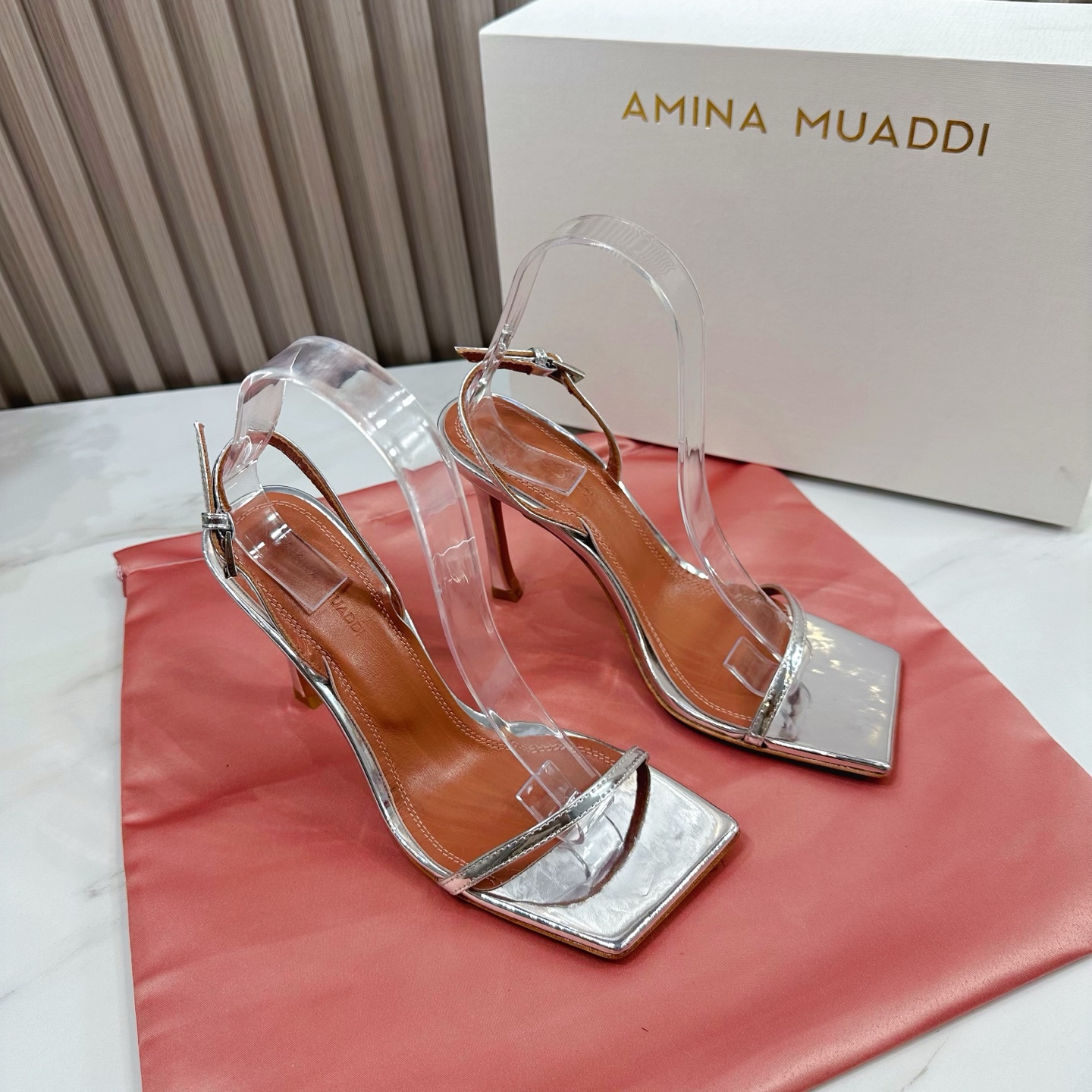 NO:231223,& · Amina simple style, brightly colored, exclusive customization, dazzling, high heels fashionable, the best temperament, top quality. Imported imported mirror paint, inner footbed sheepskin sole, cowhide sole, elegant style, create a different feeling, heel height 10.0cm, counter packaging, simple temperament style!  show bdetails —————————————— ⊿size. ｜35-39 (40.41.42 Customized), high heels, high heels, cowhide, sheepskin19860909＆ · 阿米娜简单款式,色彩鲜艳搭配,独家定制,绽放光彩夺目,高跟时髦,气质最佳者,顶尖品质. 进口进口镜面漆 内里垫脚羊皮 鞋底 牛皮大底 优雅风格 创造不一样的感觉 跟高10.0cm 专柜包装 简约气质款式！ show bdetails ————————————  ⊿size. ｜35-39 (40.41.42定制),高跟鞋,high heels,cowhide,sheepskin,Women's Shoes