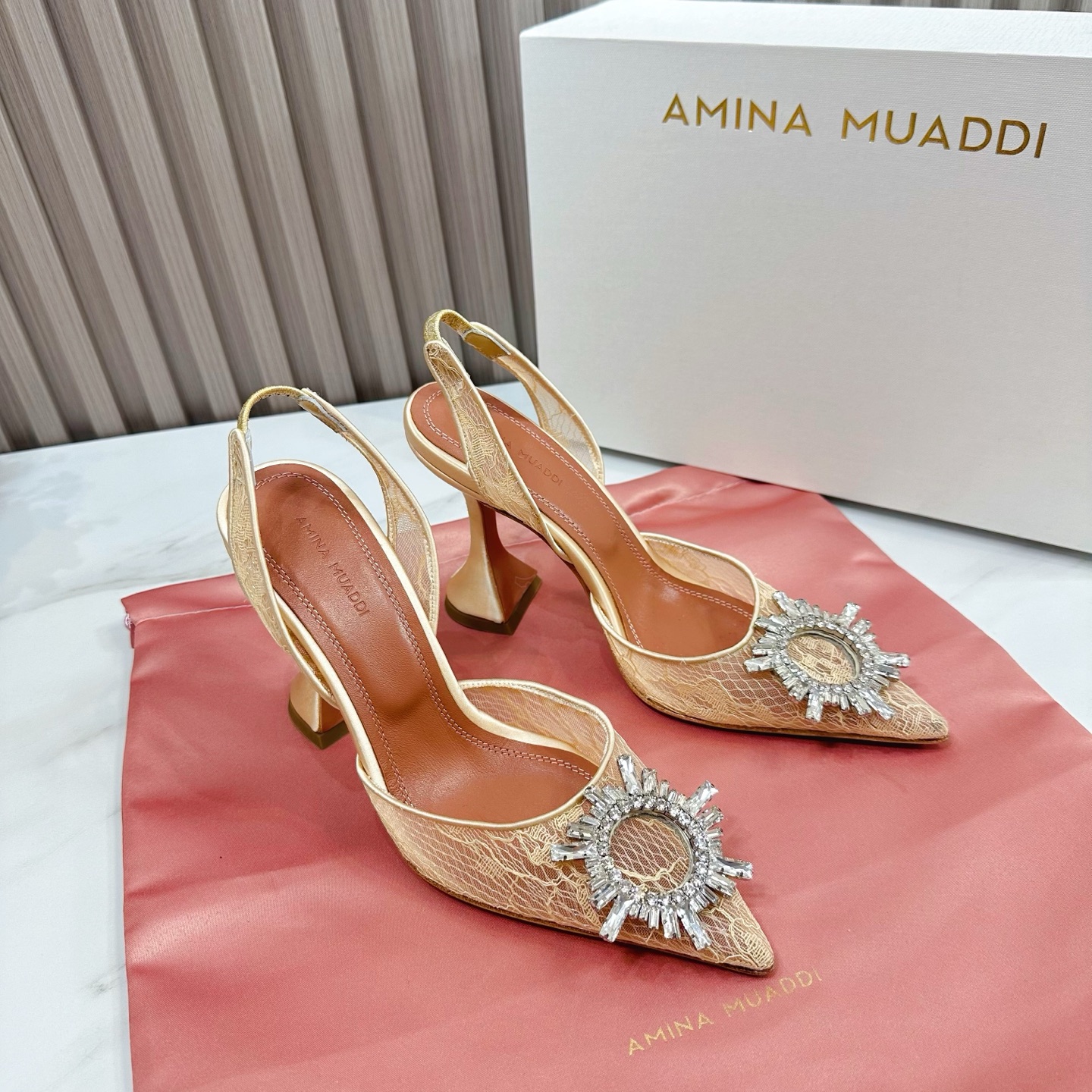 NO:231225,& · Amina simple style, brightly colored, exclusive customization, dazzling, high heels fashionable, the best temperament, top quality. Imported imported lace, inner footbed sheepskin sole, cowhide sole, elegant style, create a different feeling, heel height 9.5cm, counter packaging, simple temperament style!  show bdetails —————————————— ⊿size. ｜35-39 (40.41.42 Customized), high heels, high heels, cowhide, sheepskin19860909＆ · 阿米娜简单款式,色彩鲜艳搭配,独家定制,绽放光彩夺目,高跟时髦,气质最佳者,顶尖品质. 进口进口蕾丝 内里垫脚羊皮 鞋底 牛皮大底 优雅风格 创造不一样的感觉 跟高9.5cm 专柜包装 简约气质款式！ show bdetails ————————————  ⊿size. ｜35-39 (40.41.42定制),高跟鞋,high heels,cowhide,sheepskin,Women's Shoes