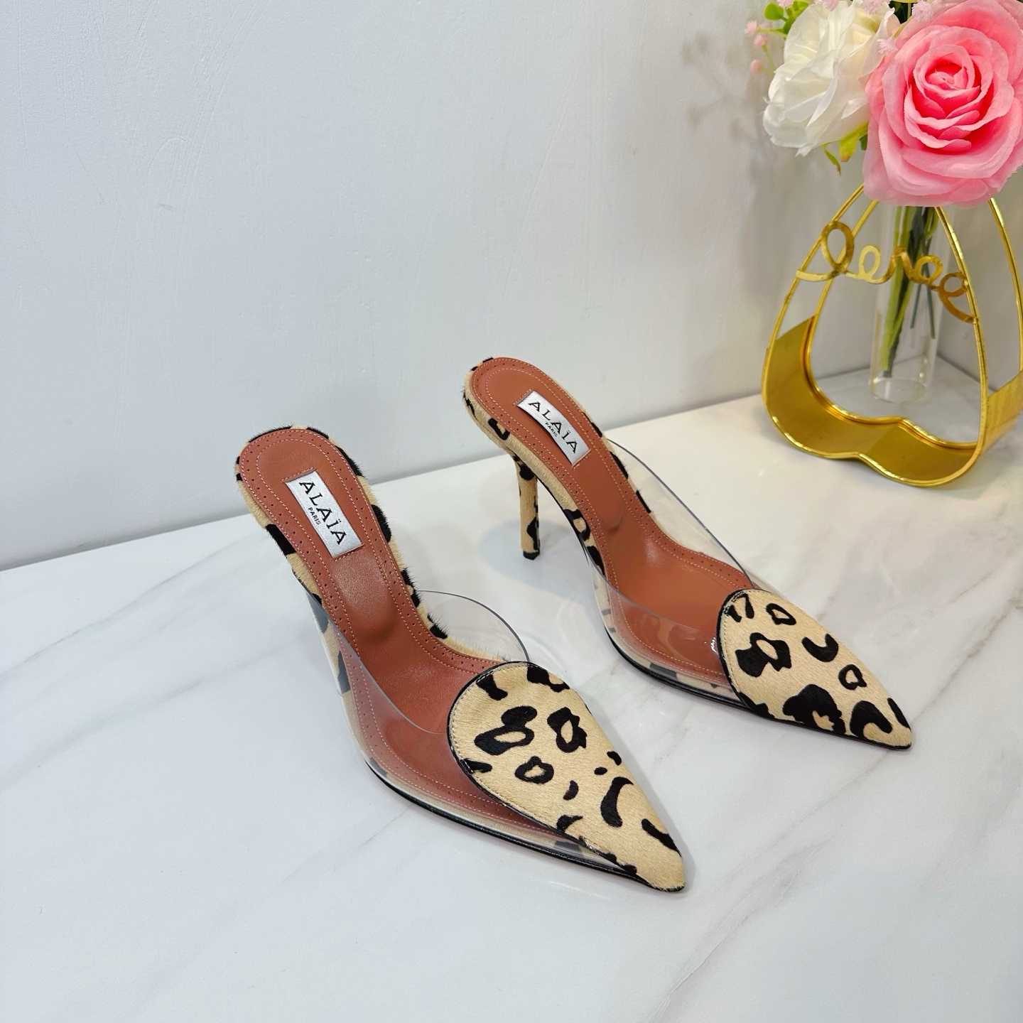 NO:261887,While exquisite and elegant, it also has a sense of fashion. When worn, it is casual and easy to control with high-end luxury. I really love it so much. It is so beautiful and comfortable. ★ Fabric leopard print, inner sheepskin, original original color rubber outsole, elegant style, create a different feeling, heel height 10.cm, simple and elegant style!  Top show bdetails in the market ————————————— ⊿size. ｜35-40 (40 41 custom made non-return and exchange), high heels, high heels, sheepskin19860909精致优雅的同时,还具有时髦感,穿上它休闲日常与与高级奢华驾驭自如,上脚真的太爱啦,太美了巨舒服 ★面料豹纹 内里羊皮 鞋底原版原色橡胶大底 优雅风格 创造不一样的感觉 跟高 10.cm 简约气质款式！ 市场顶级 show bdetails ————————————  ⊿size. ｜35-40（40 41定做不退换）,高跟鞋,high heels,sheepskin,Women's Shoes