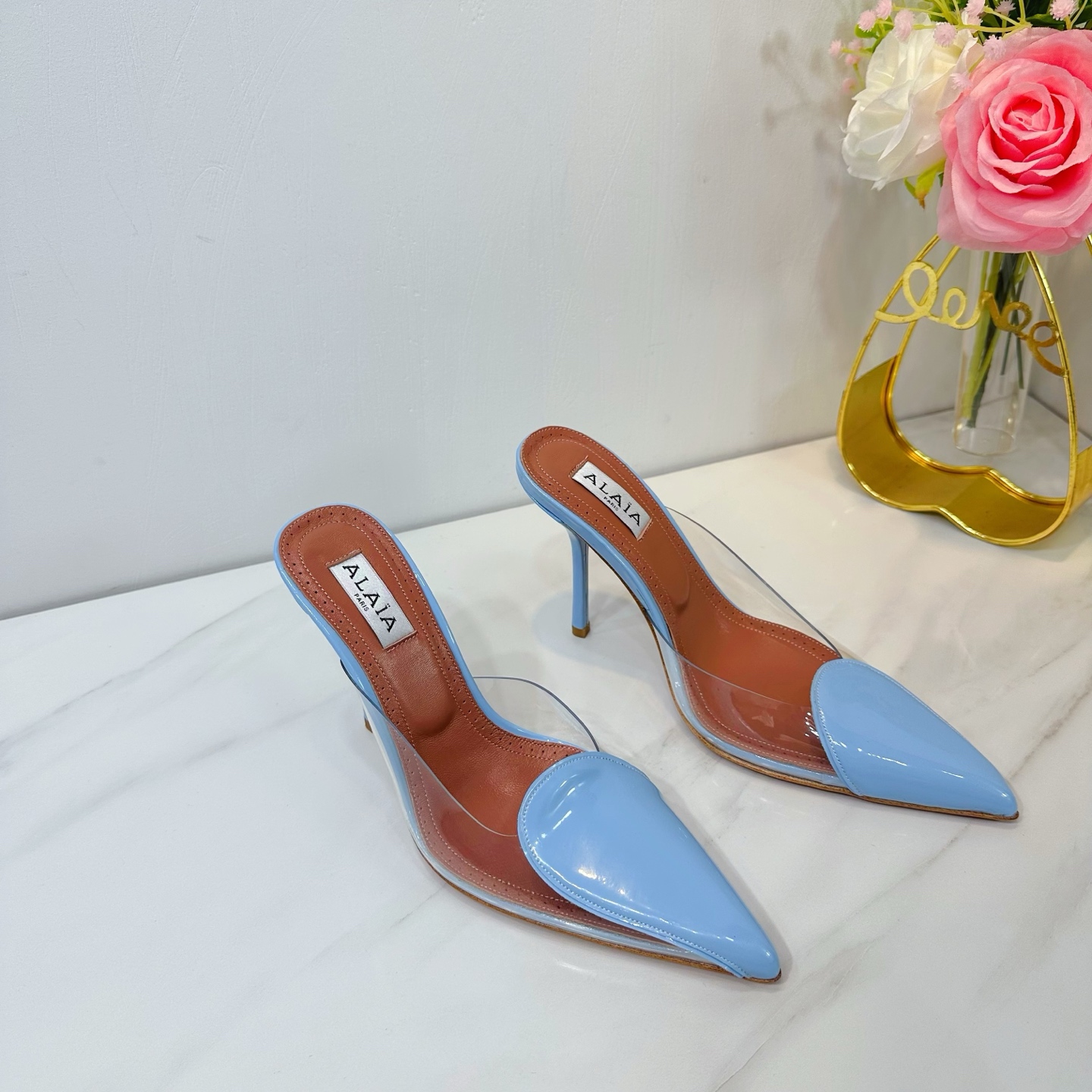 NO:261890,While exquisite and elegant, it also has a sense of fashion. When worn, it is casual and easy to control with high-end luxury. I really love it. It is so beautiful and comfortable. ★Fabric patent leather, inner sheepskin, sole original color rubber outsole, elegant style, create a different feeling, heel height 10.cm, simple and elegant style!  Top show bdetails in the market ————————————— ⊿size. ｜35-40 (40 41 custom made non-return and exchange), high heels, high heels, sheepskin19860909精致优雅的同时,还具有时髦感,穿上它休闲日常与与高级奢华驾驭自如,上脚真的太爱啦,太美了巨舒服 ★面料漆皮 内里羊皮 鞋底原版原色橡胶大底 优雅风格 创造不一样的感觉 跟高 10.cm 简约气质款式！ 市场顶级 show bdetails ————————————  ⊿size. ｜35-40（40 41定做不退换）,高跟鞋,high heels,sheepskin,Women's Shoes