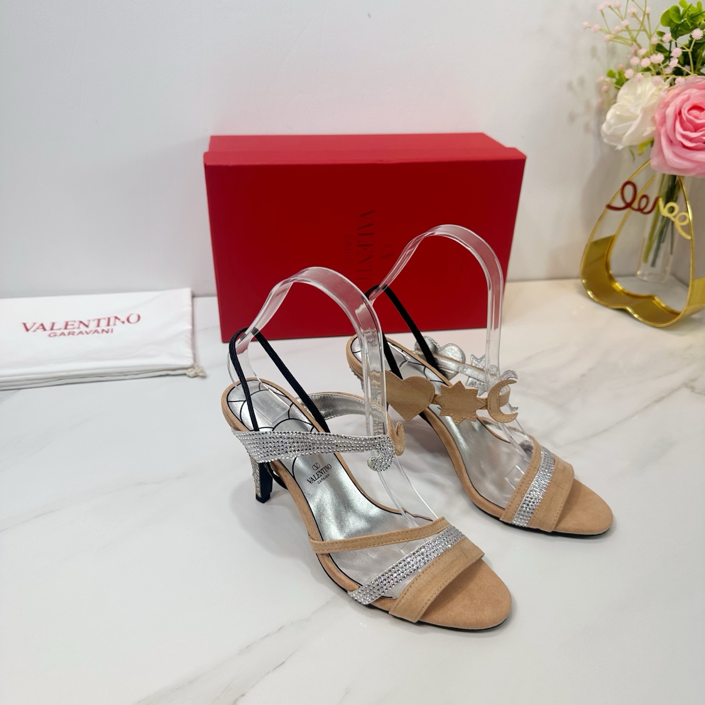 NO:264060,Valentino 2025ss Early Spring New Product ————————————————— Valentino Garavani’s classic “Roman Stud” series is launched in a new interpretation!  The latest original development is full of high-end feeling!  BS is very fashionable~ High-customized silk diamonds with upper, imported goatskin lining, outsole original Italian leather outsole, heel height 8.0cm, size 35-39 (40.41.42 custom made without return), high heels, valentino, valentino, high heels, sheepskin, real silk, Leather soles19860909Valentino 华伦天奴 2025ss早春新品  —————————————— Valentino Garavani 的经典“Roman Stud”系列以全新的诠释方式首发！最新原版开发 满满的高级感 ！BS时尚度爆棚～ 鞋面高定制真丝烫钻 内里进口山羊皮里 大底原版意大利真皮大底 跟高8.0cm 码数35-39（40.41.42定做不退换）,高跟鞋,valentino,valentino,high heels,sheepskin,real silk,Leather soles,Women's Shoes